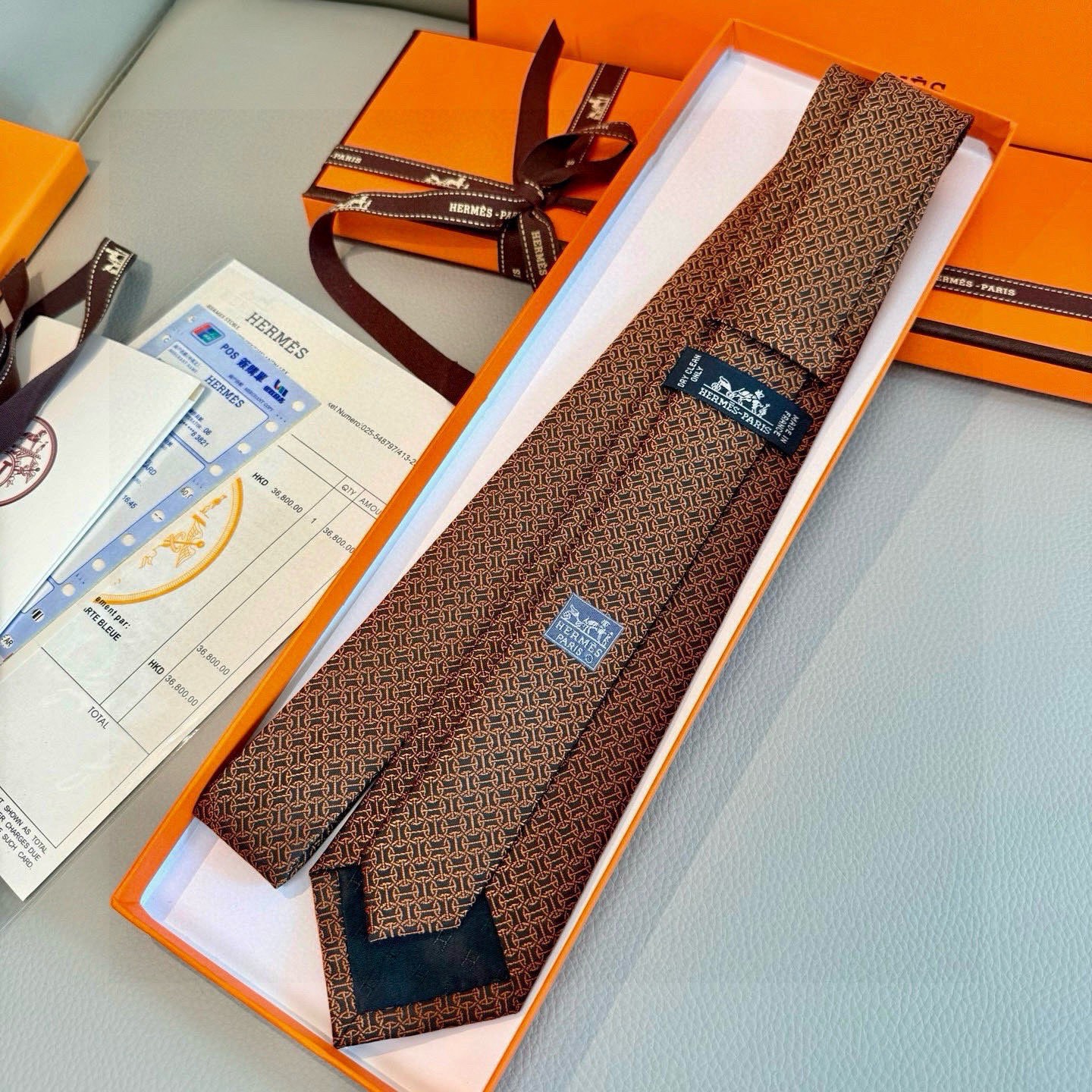 🌾男士新款领带系列【H环形图案领带】👔👔，稀有H家每年都有一千条不同印花的领带面世，从最初的多以几何图案