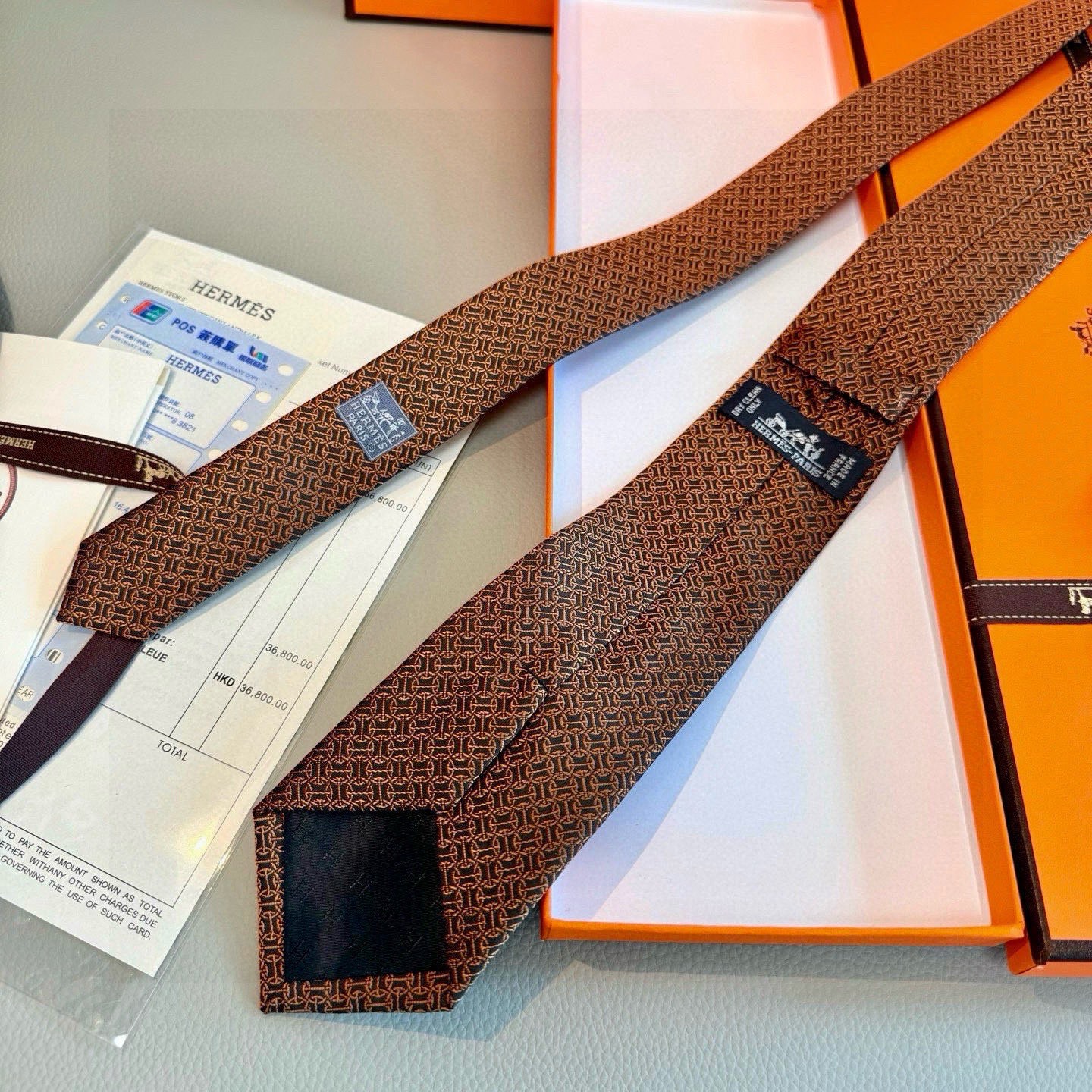 🌾男士新款领带系列【H环形图案领带】👔👔，稀有H家每年都有一千条不同印花的领带面世，从最初的多以几何图案