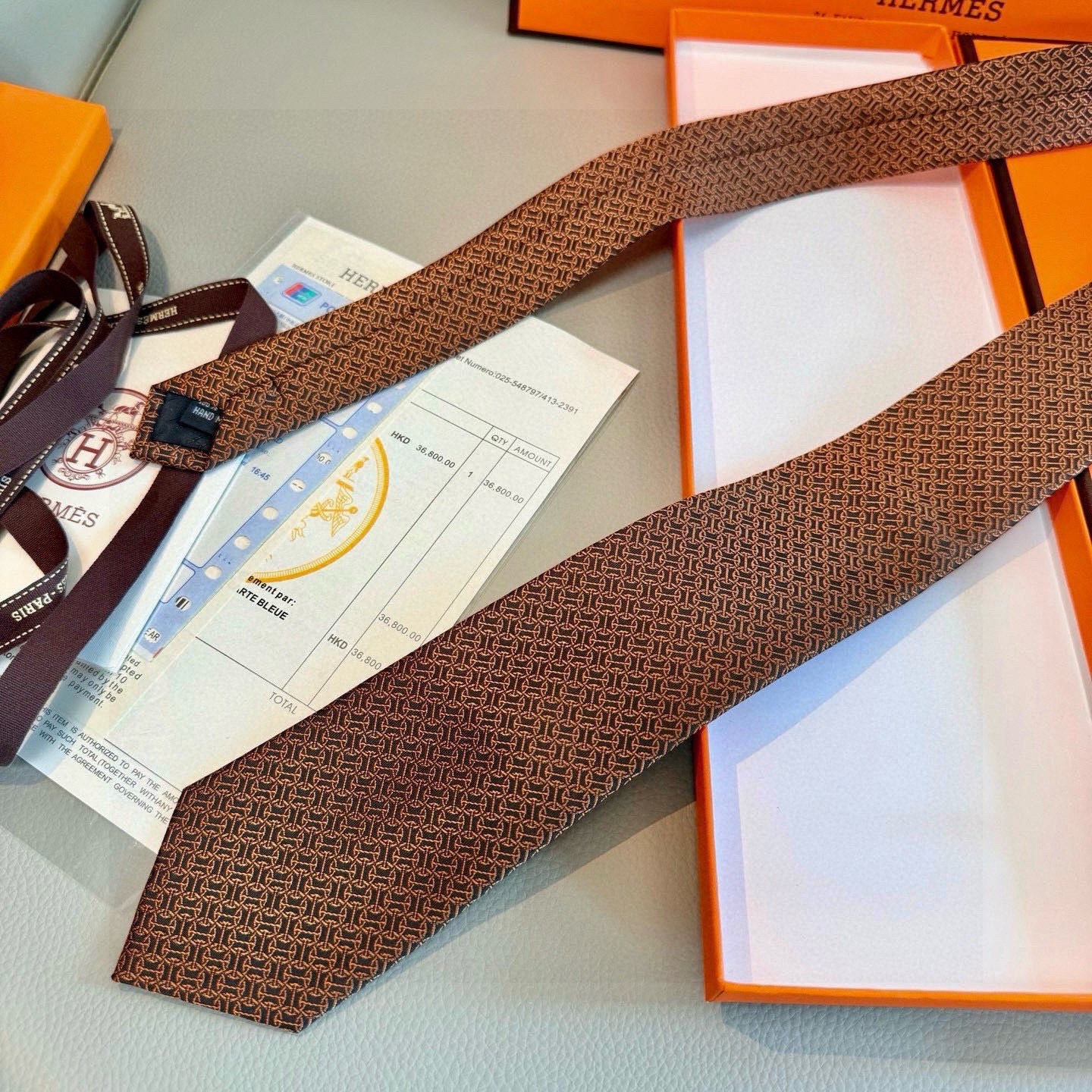 🌾男士新款领带系列【H环形图案领带】👔👔，稀有H家每年都有一千条不同印花的领带面世，从最初的多以几何图案