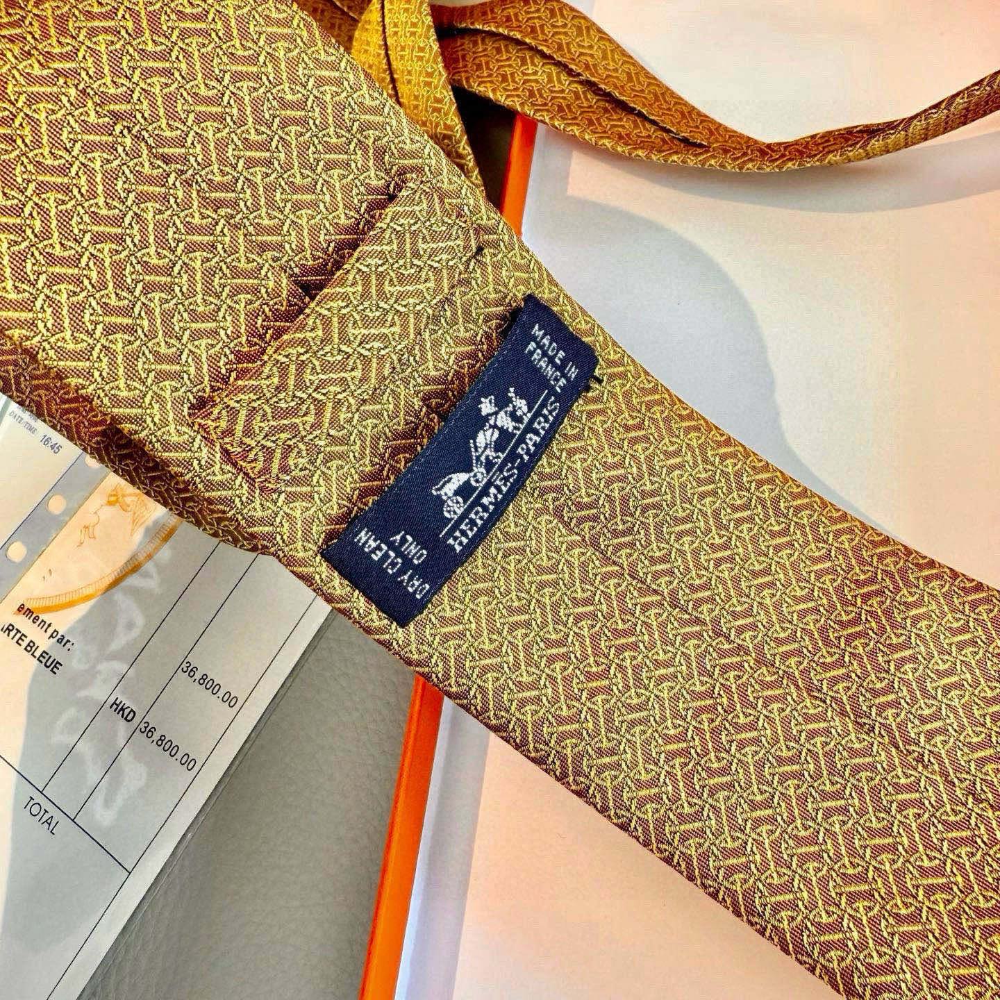 🌾男士新款领带系列【H环形图案领带】👔👔，稀有H家每年都有一千条不同印花的领带面世，从最初的多以几何图案