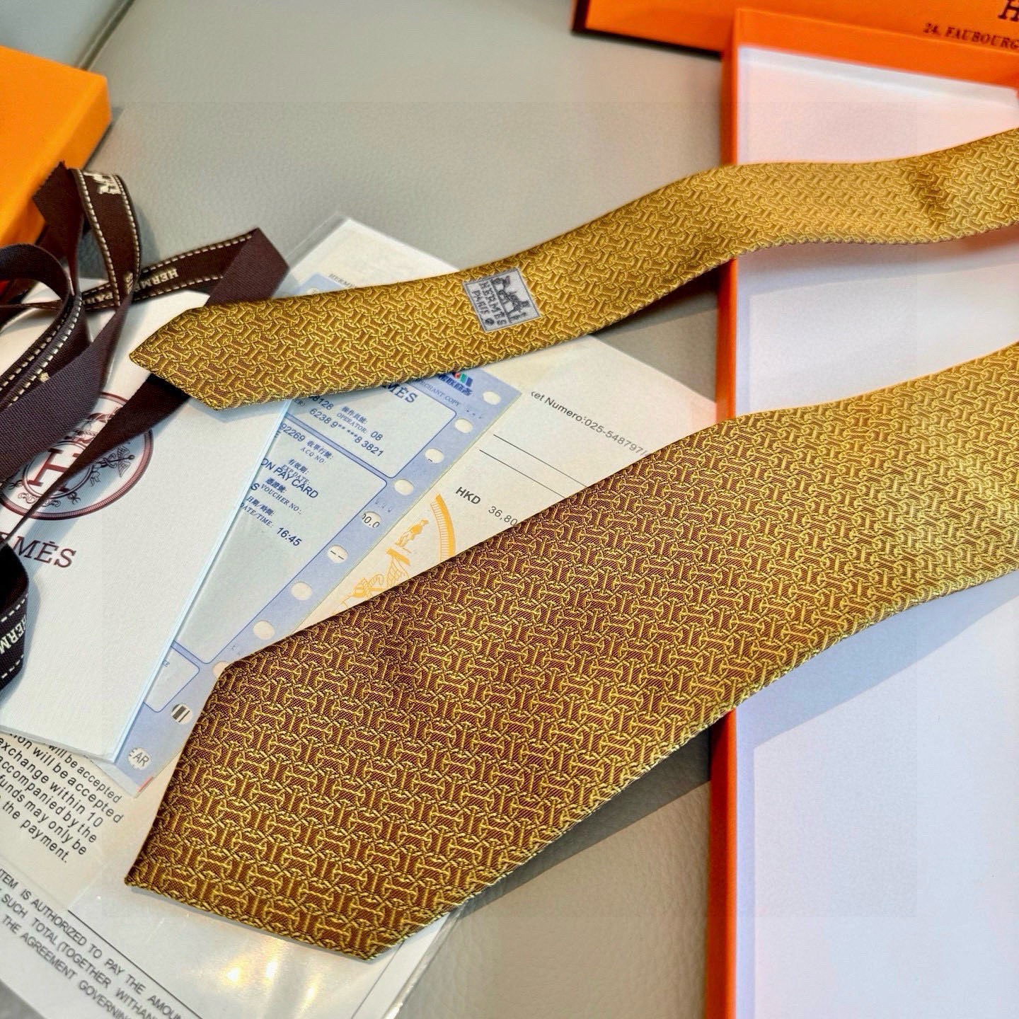 🌾男士新款领带系列【H环形图案领带】👔👔，稀有H家每年都有一千条不同印花的领带面世，从最初的多以几何图案