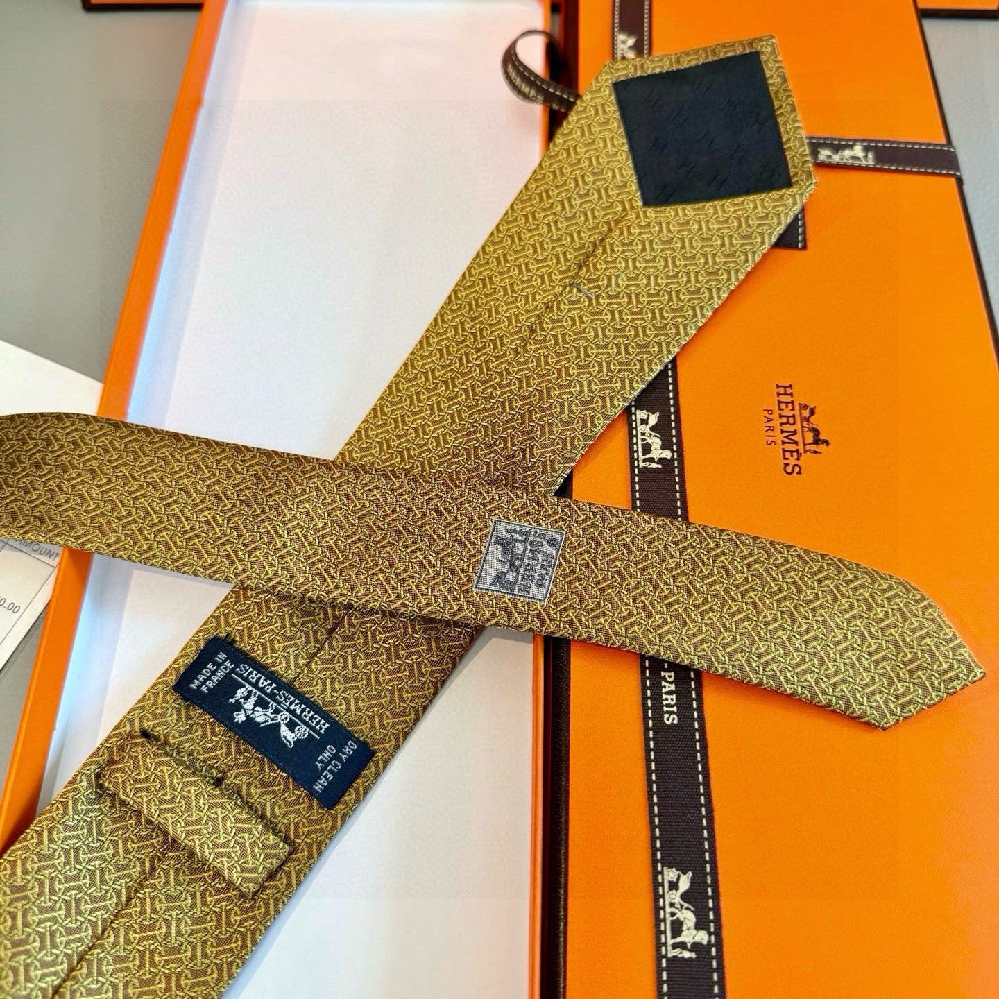 🌾男士新款领带系列【H环形图案领带】👔👔，稀有H家每年都有一千条不同印花的领带面世，从最初的多以几何图案