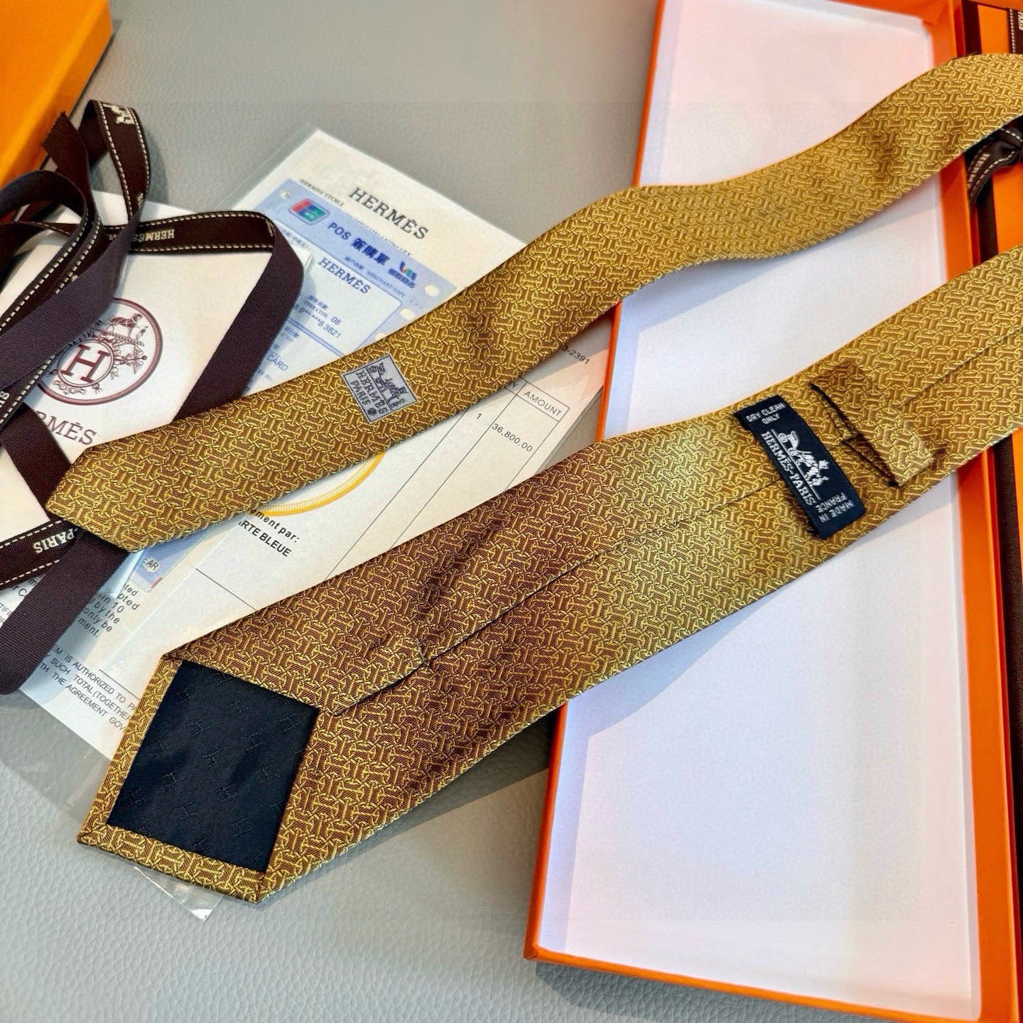 🌾男士新款领带系列【H环形图案领带】👔👔，稀有H家每年都有一千条不同印花的领带面世，从最初的多以几何图案