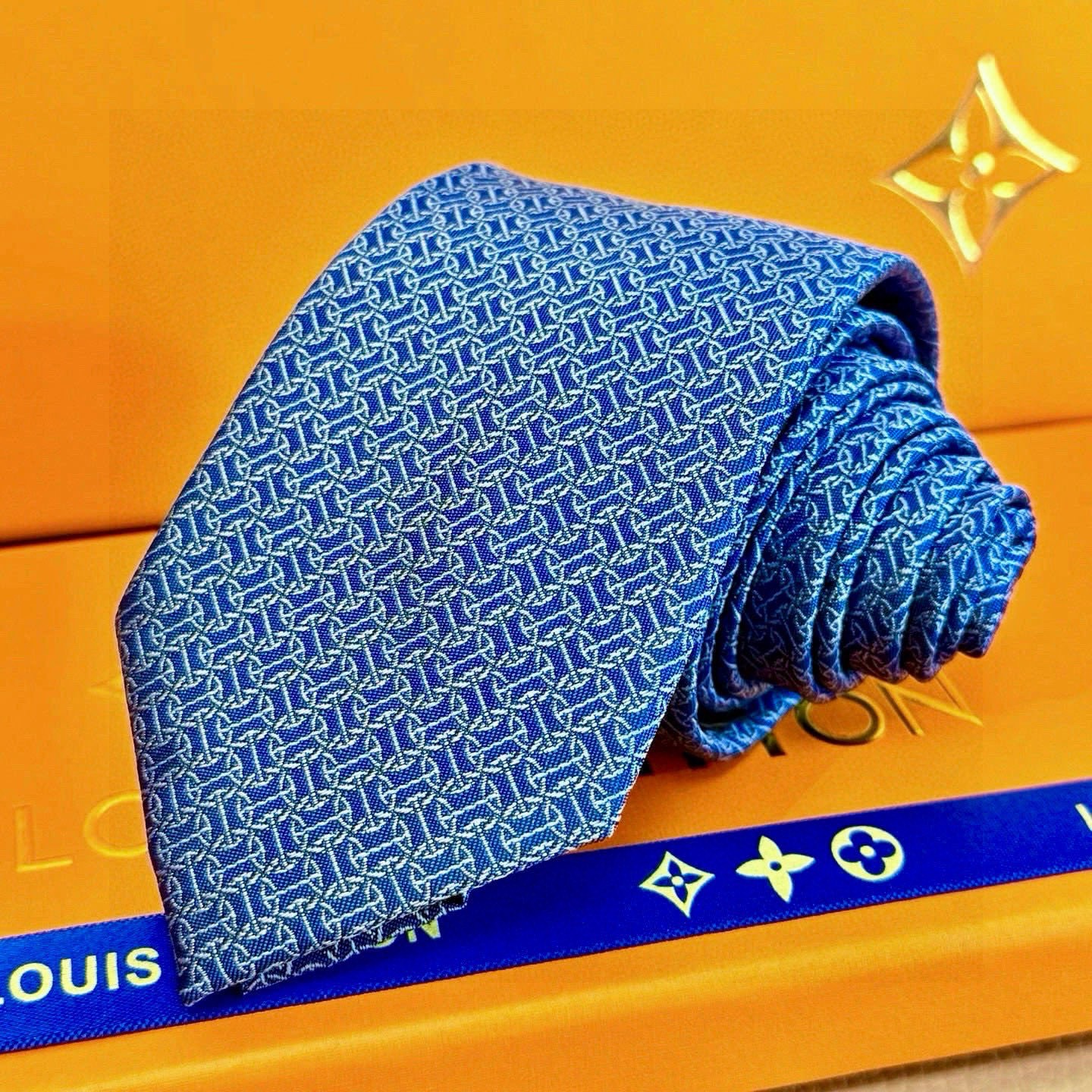 🌾男士新款领带系列【H环形图案领带】👔👔，稀有H家每年都有一千条不同印花的领带面世，从最初的多以几何图案