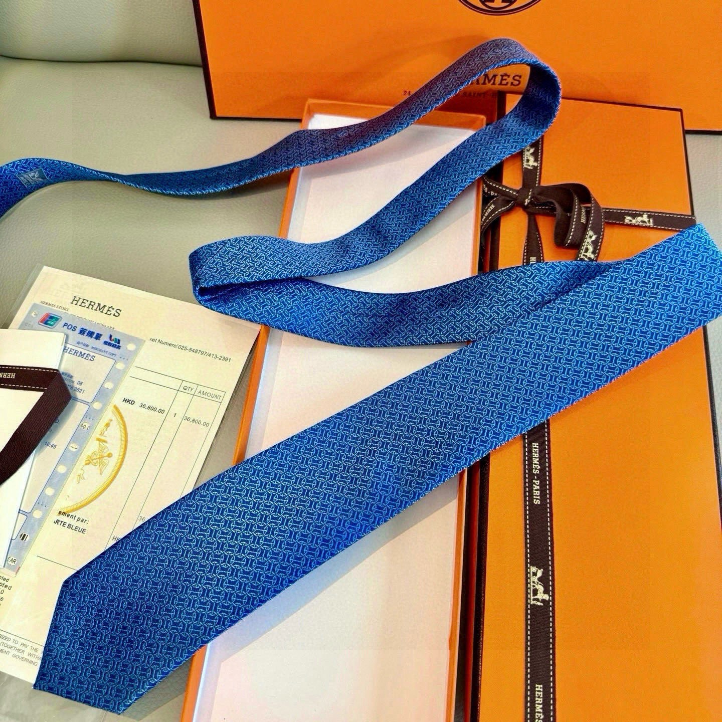 🌾男士新款领带系列【H环形图案领带】👔👔，稀有H家每年都有一千条不同印花的领带面世，从最初的多以几何图案