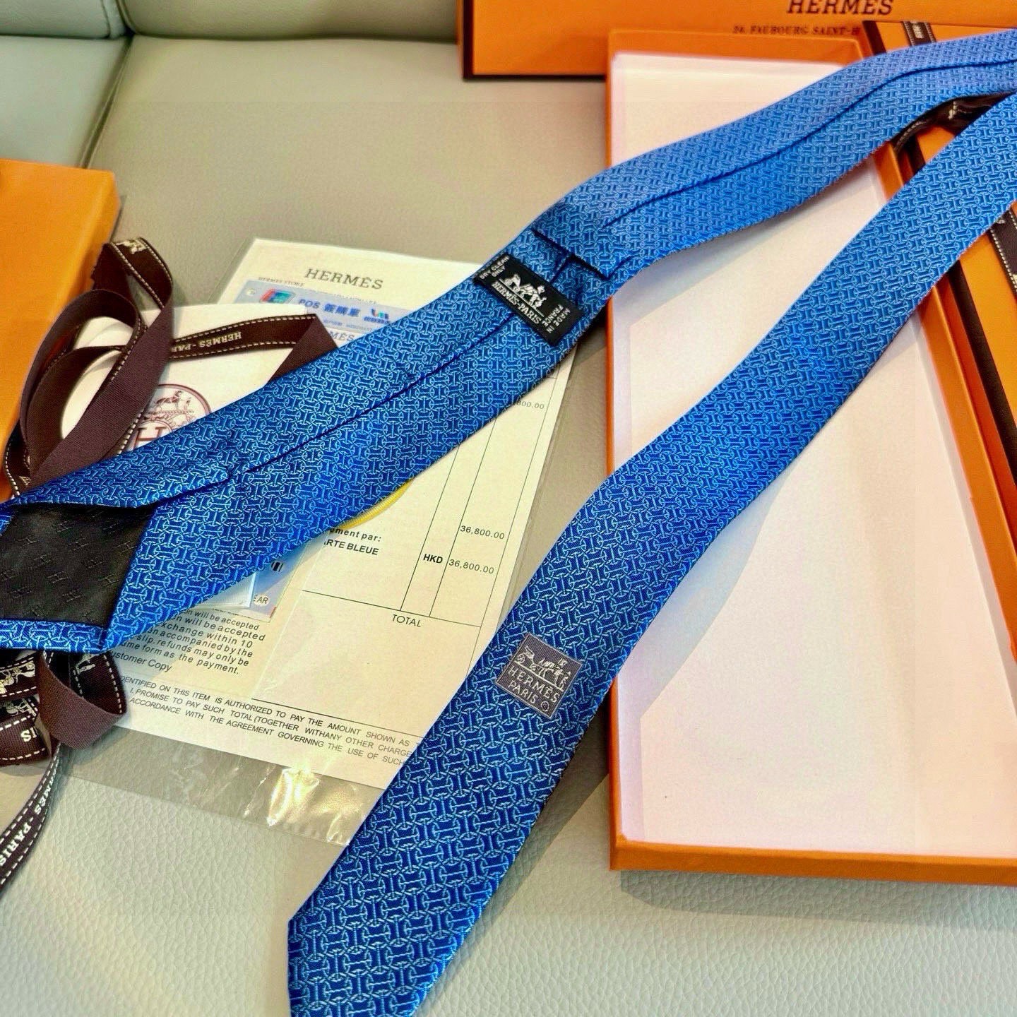 🌾男士新款领带系列【H环形图案领带】👔👔，稀有H家每年都有一千条不同印花的领带面世，从最初的多以几何图案