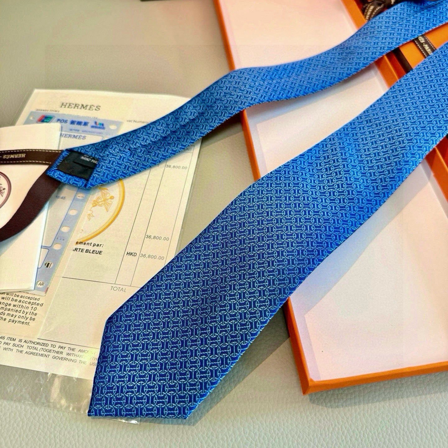 🌾男士新款领带系列【H环形图案领带】👔👔，稀有H家每年都有一千条不同印花的领带面世，从最初的多以几何图案