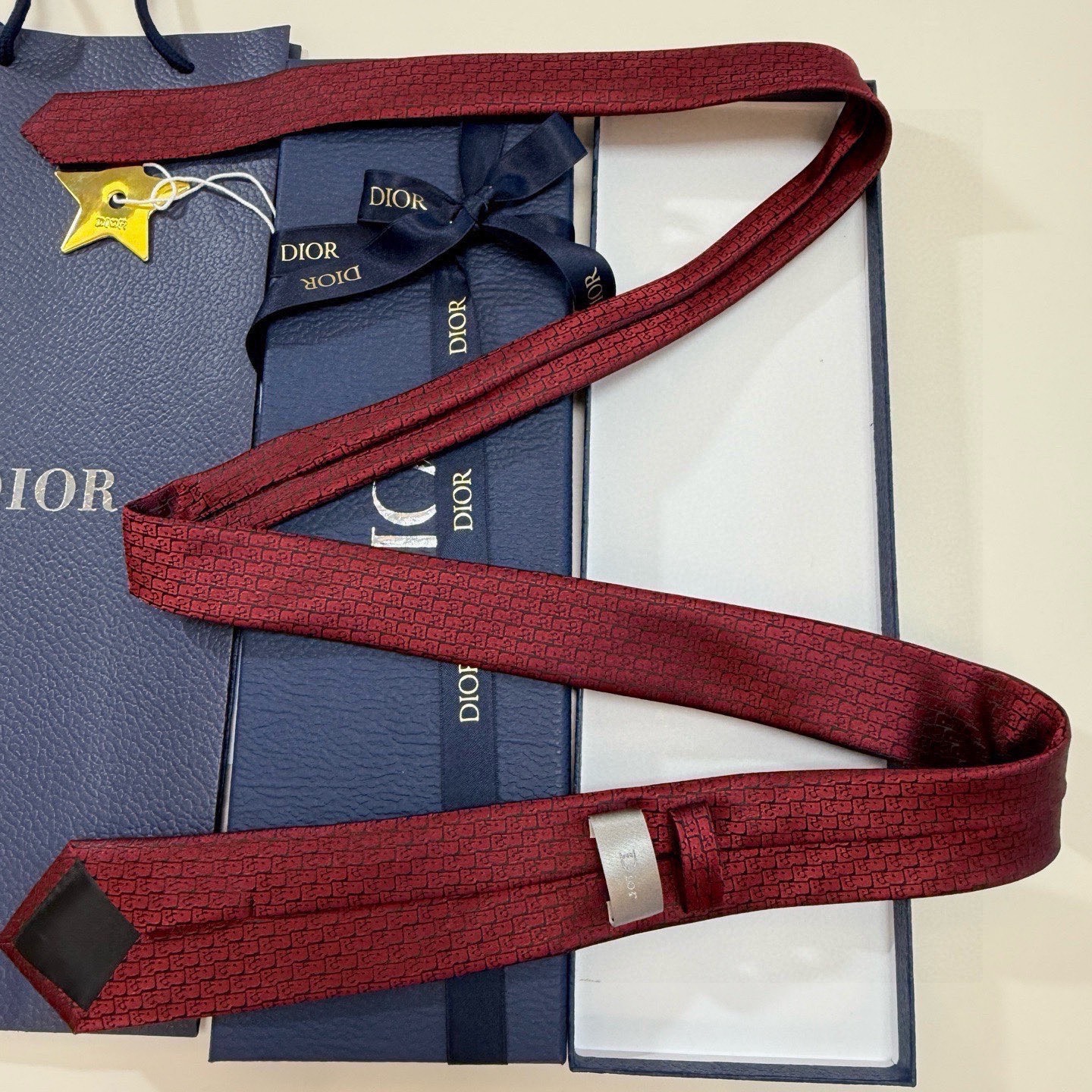 🌾爆款到Dior新款领带 💖💖👔👔Dior男士【Do字母印花领带】，稀有😻😻展现精湛手工与时尚优雅的理想