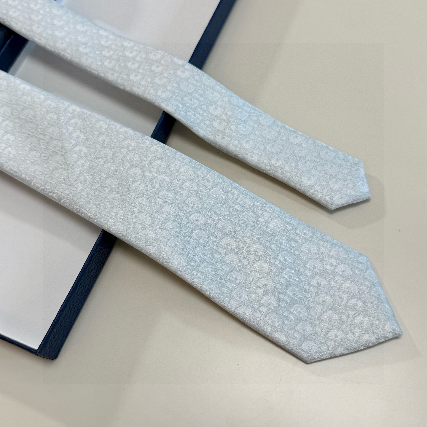 🌾爆款到Dior新款领带 💖💖👔👔Dior男士【Do字母印花领带】，稀有😻😻展现精湛手工与时尚优雅的理想