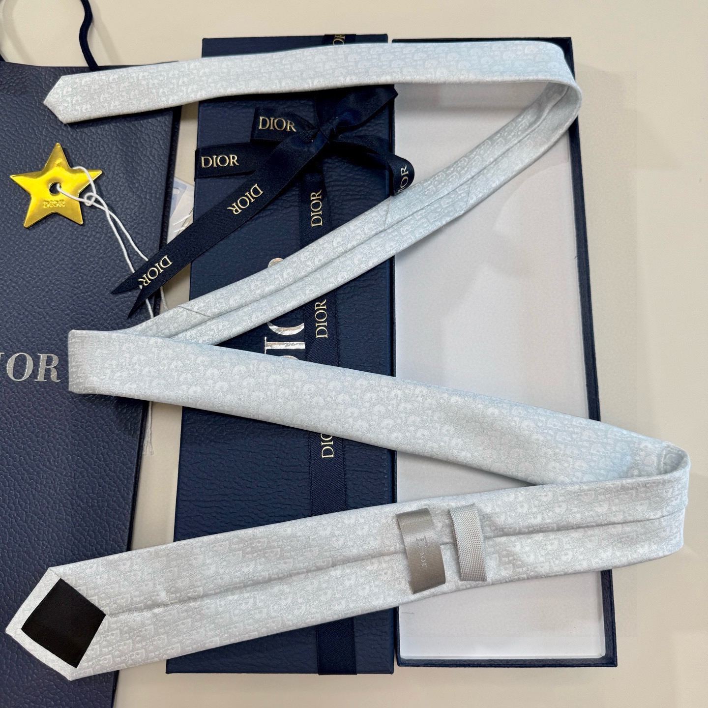 🌾爆款到Dior新款领带 💖💖👔👔Dior男士【Do字母印花领带】，稀有😻😻展现精湛手工与时尚优雅的理想