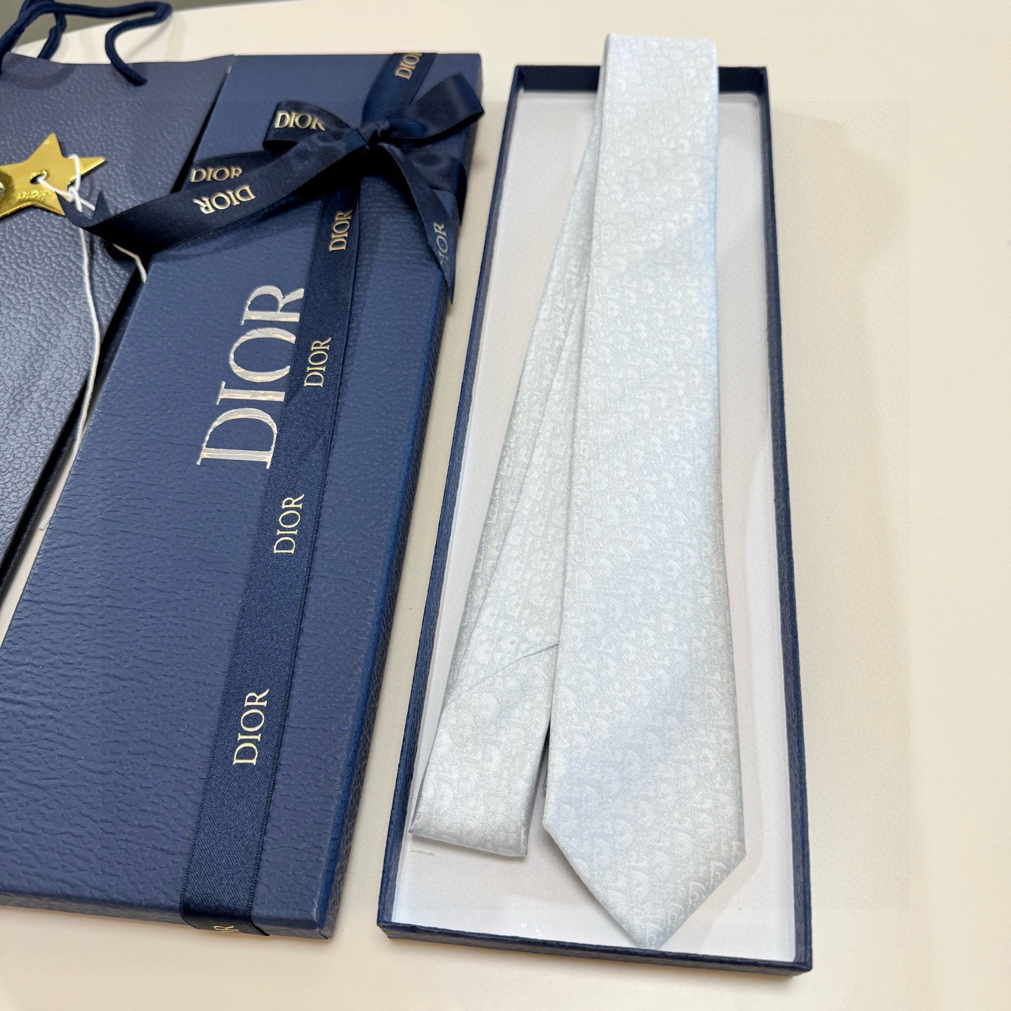 🌾爆款到Dior新款领带 💖💖👔👔Dior男士【Do字母印花领带】，稀有😻😻展现精湛手工与时尚优雅的理想