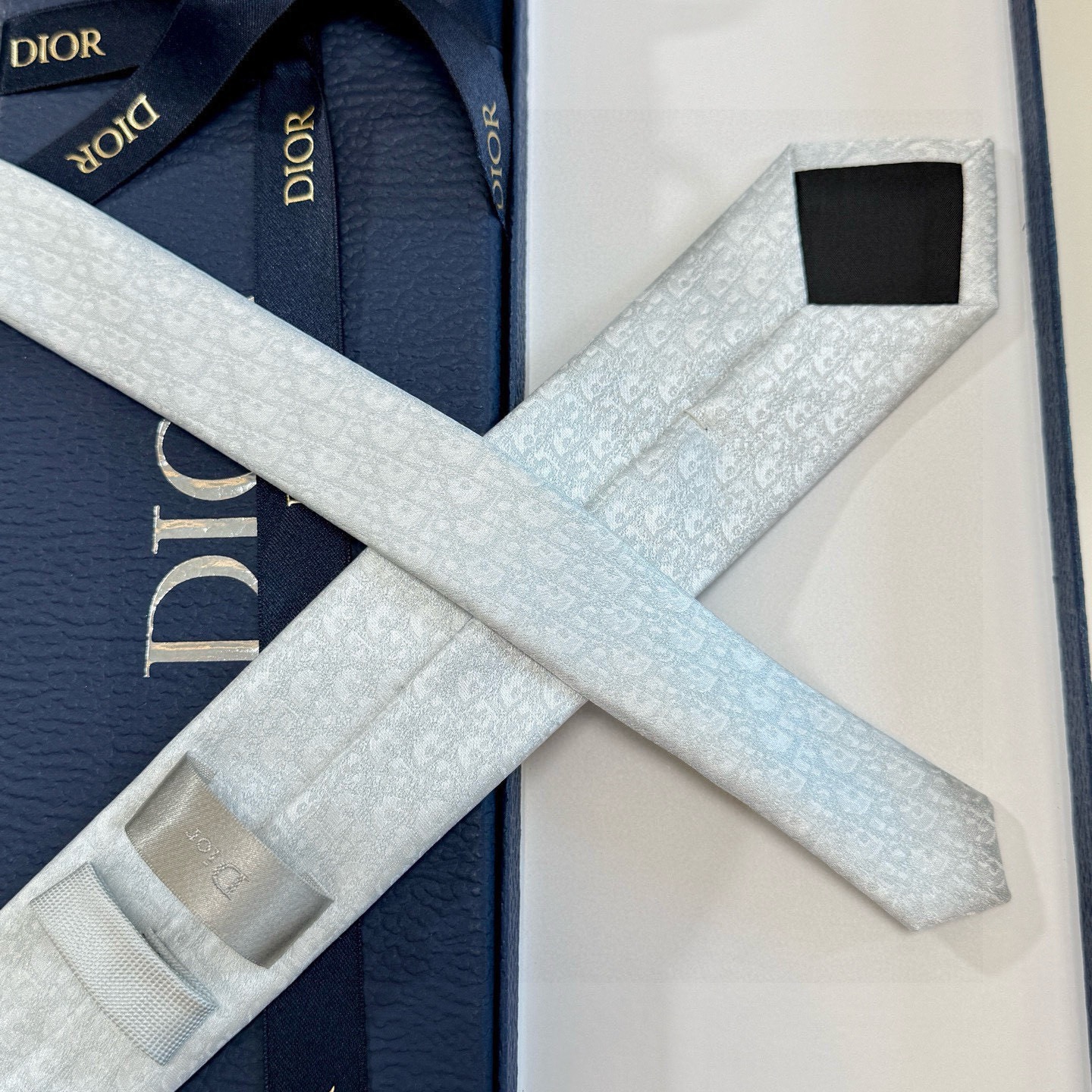 🌾爆款到Dior新款领带 💖💖👔👔Dior男士【Do字母印花领带】，稀有😻😻展现精湛手工与时尚优雅的理想