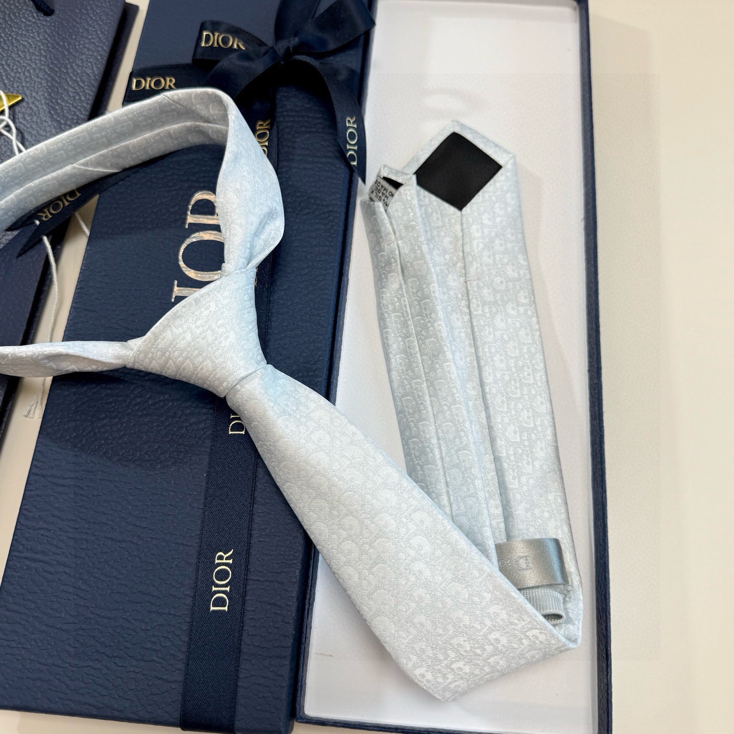 🌾爆款到Dior新款领带 💖💖👔👔Dior男士【Do字母印花领带】，稀有😻😻展现精湛手工与时尚优雅的理想