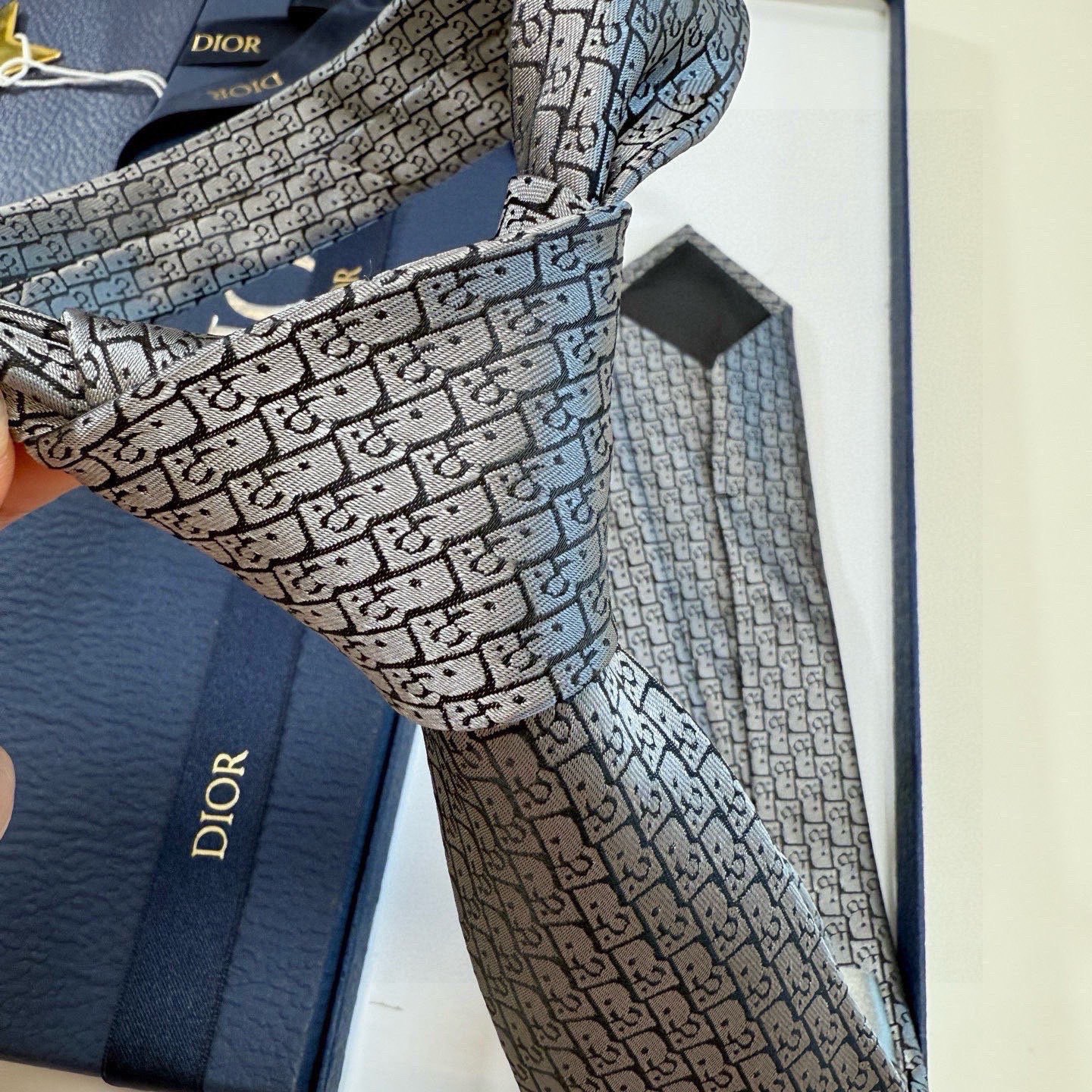 🌾爆款到Dior新款领带 💖💖👔👔Dior男士【Do字母印花领带】，稀有😻😻展现精湛手工与时尚优雅的理想