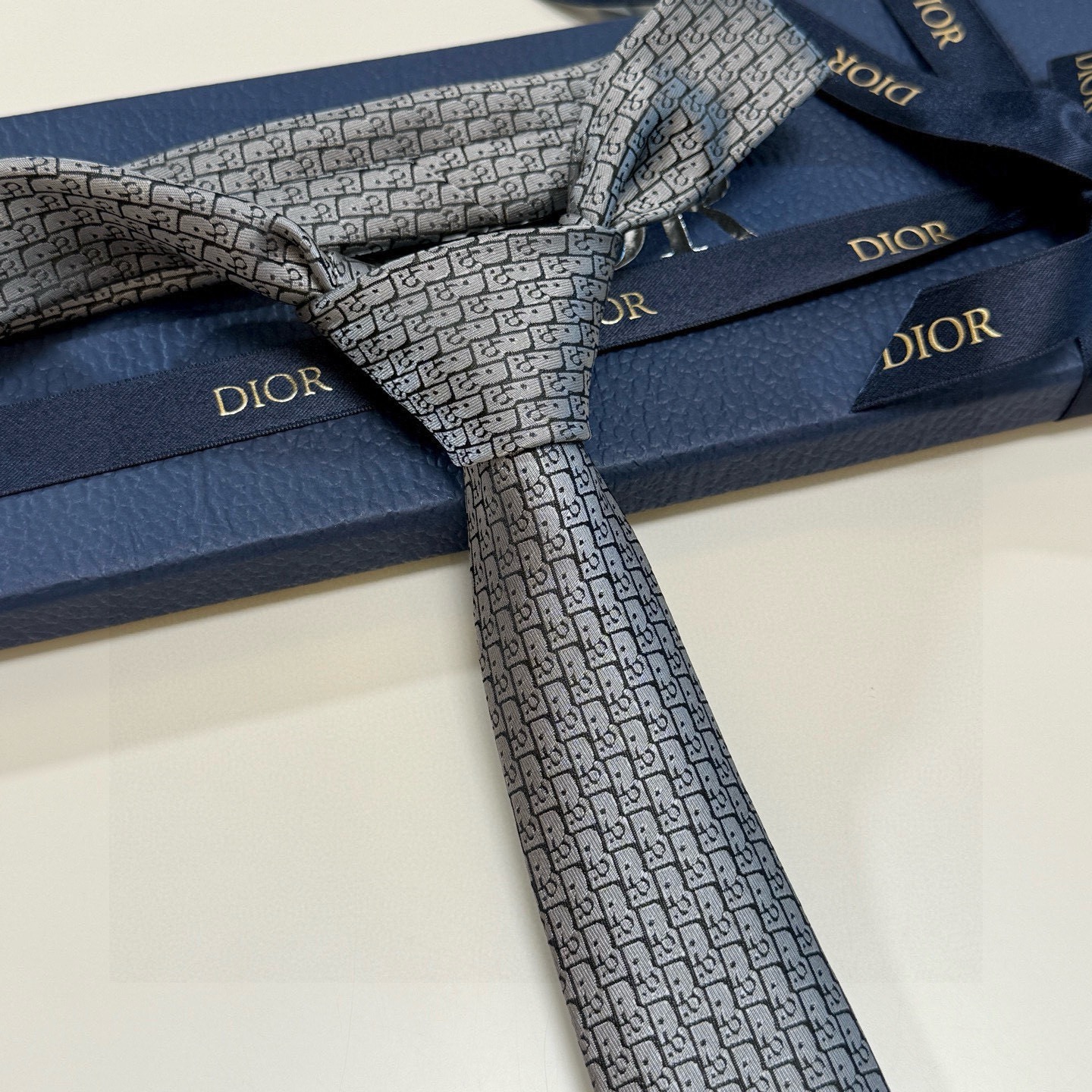 🌾爆款到Dior新款领带 💖💖👔👔Dior男士【Do字母印花领带】，稀有😻😻展现精湛手工与时尚优雅的理想