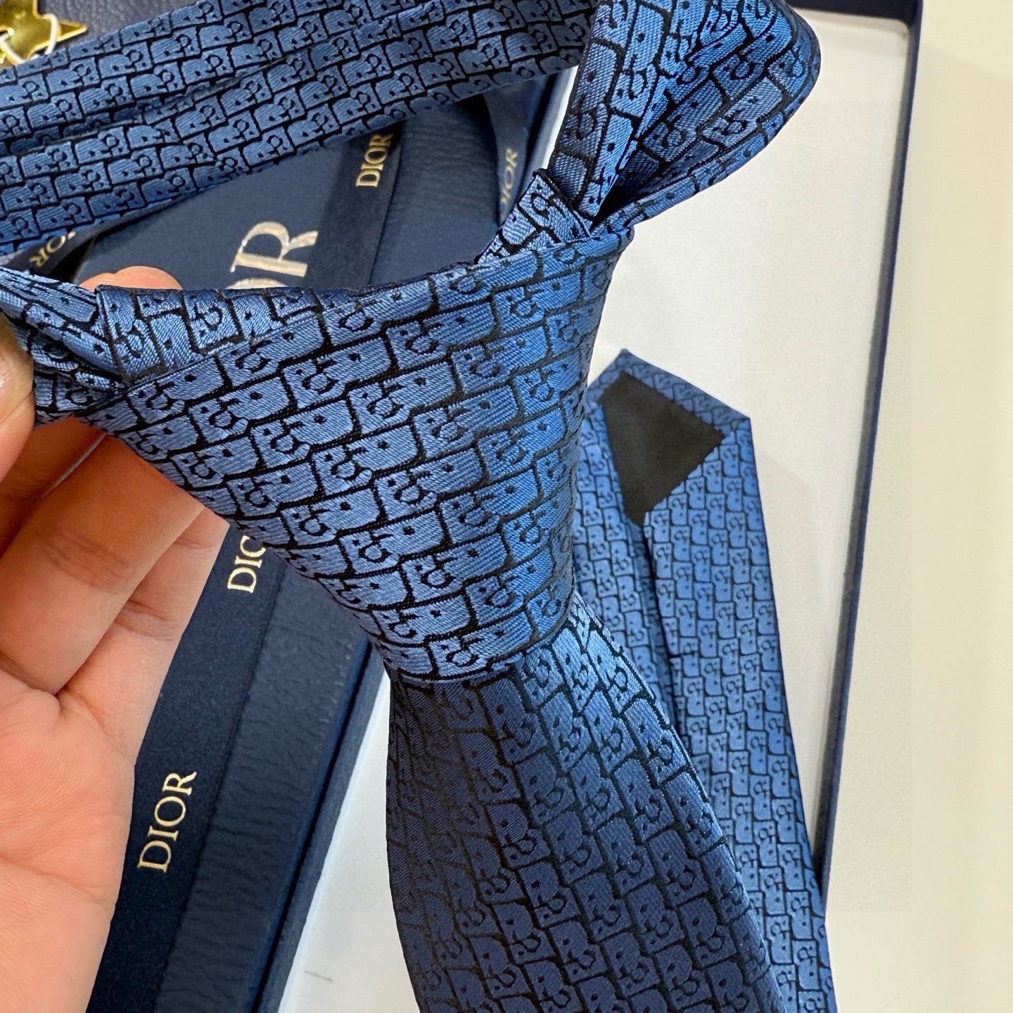 🌾爆款到Dior新款领带 💖💖👔👔Dior男士【Do字母印花领带】，稀有😻😻展现精湛手工与时尚优雅的理想