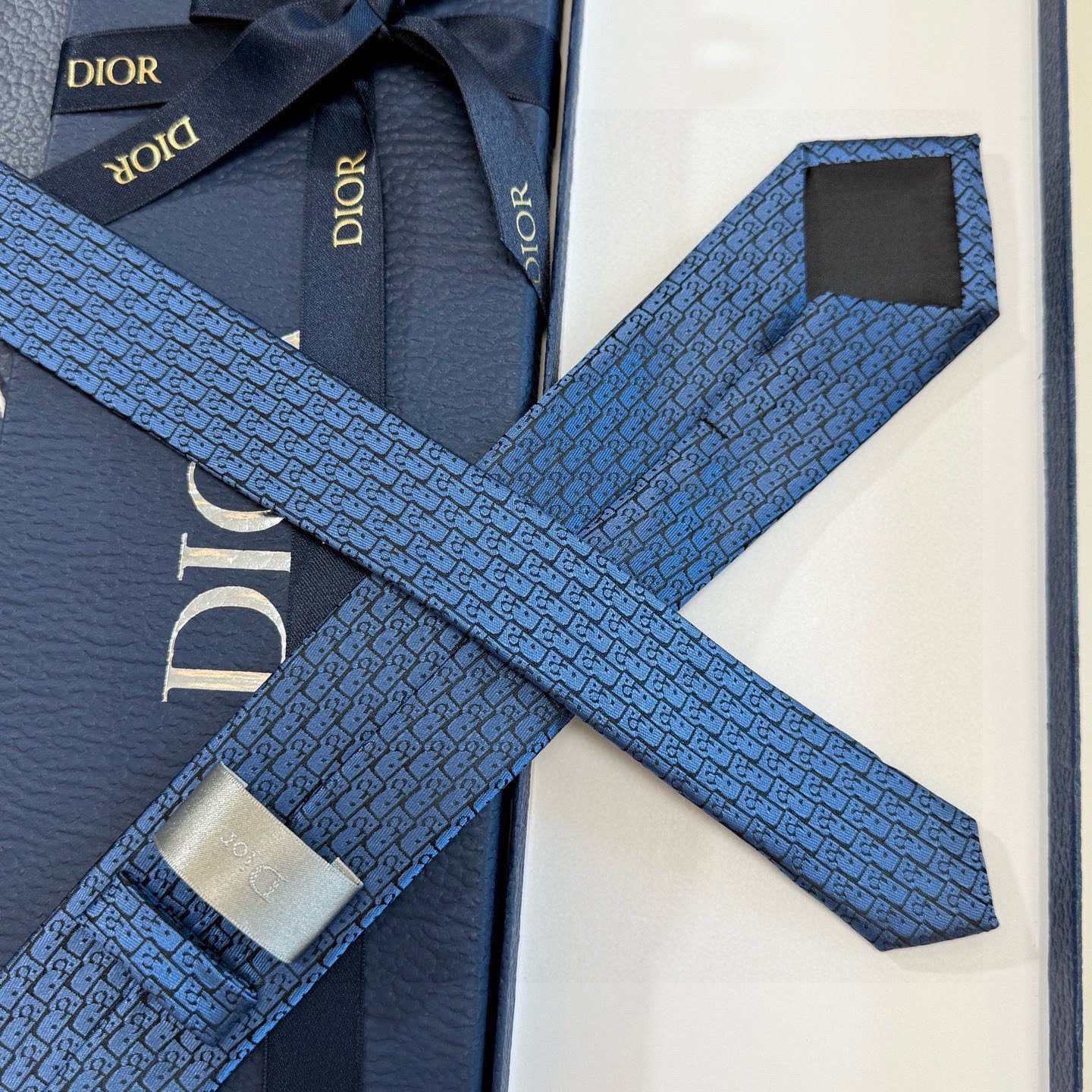 🌾爆款到Dior新款领带 💖💖👔👔Dior男士【Do字母印花领带】，稀有😻😻展现精湛手工与时尚优雅的理想