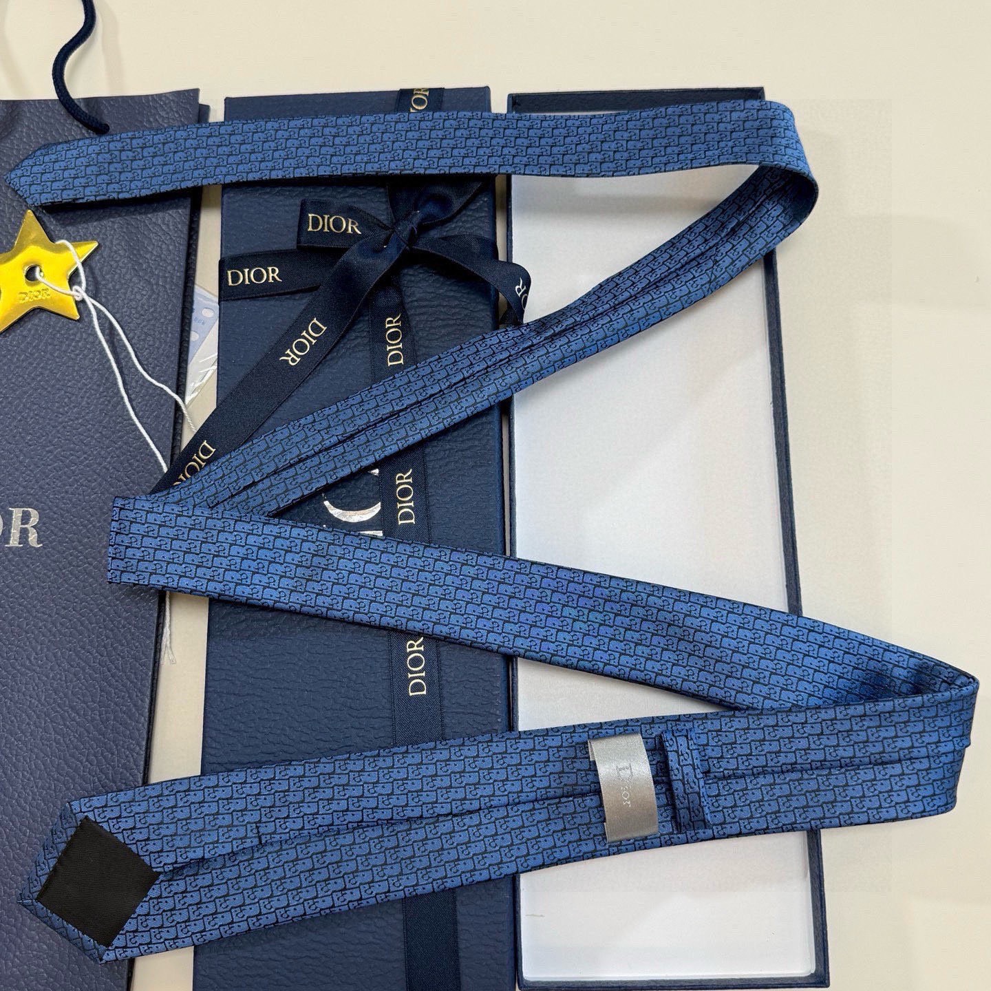 🌾爆款到Dior新款领带 💖💖👔👔Dior男士【Do字母印花领带】，稀有😻😻展现精湛手工与时尚优雅的理想
