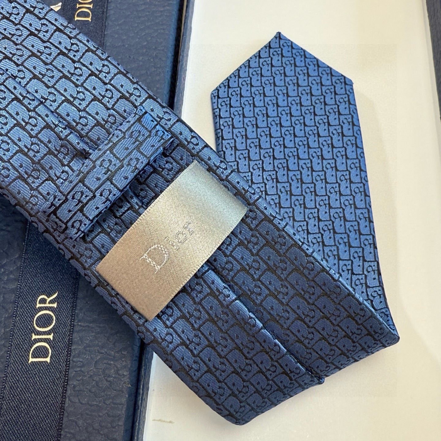 🌾爆款到Dior新款领带 💖💖👔👔Dior男士【Do字母印花领带】，稀有😻😻展现精湛手工与时尚优雅的理想