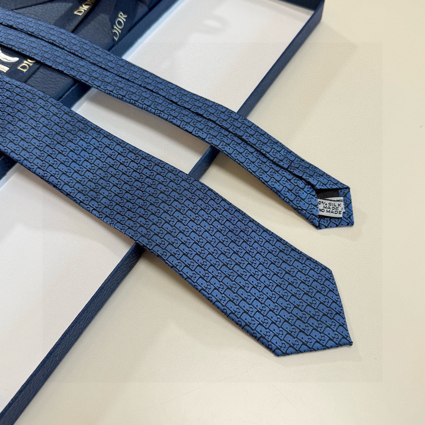 🌾爆款到Dior新款领带 💖💖👔👔Dior男士【Do字母印花领带】，稀有😻😻展现精湛手工与时尚优雅的理想