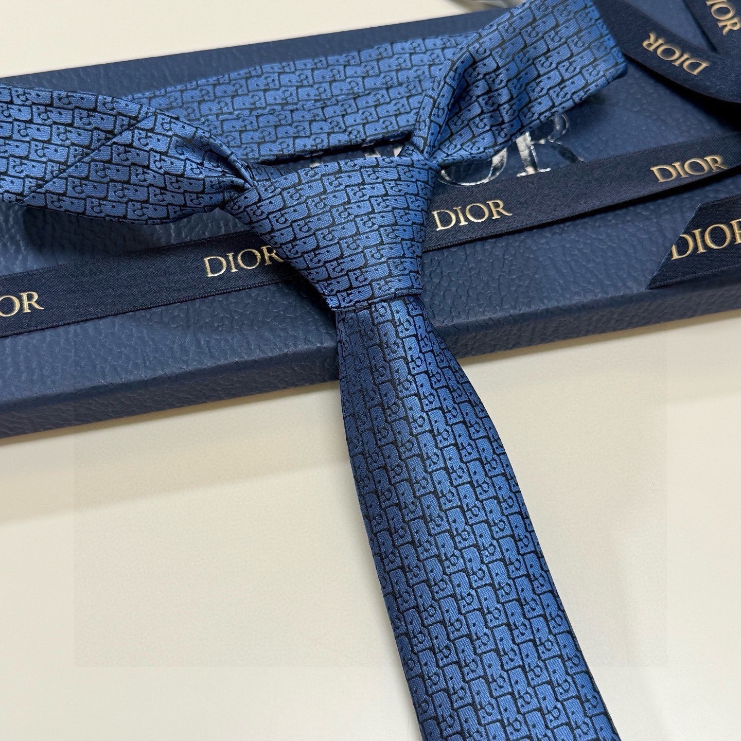 🌾爆款到Dior新款领带 💖💖👔👔Dior男士【Do字母印花领带】，稀有😻😻展现精湛手工与时尚优雅的理想