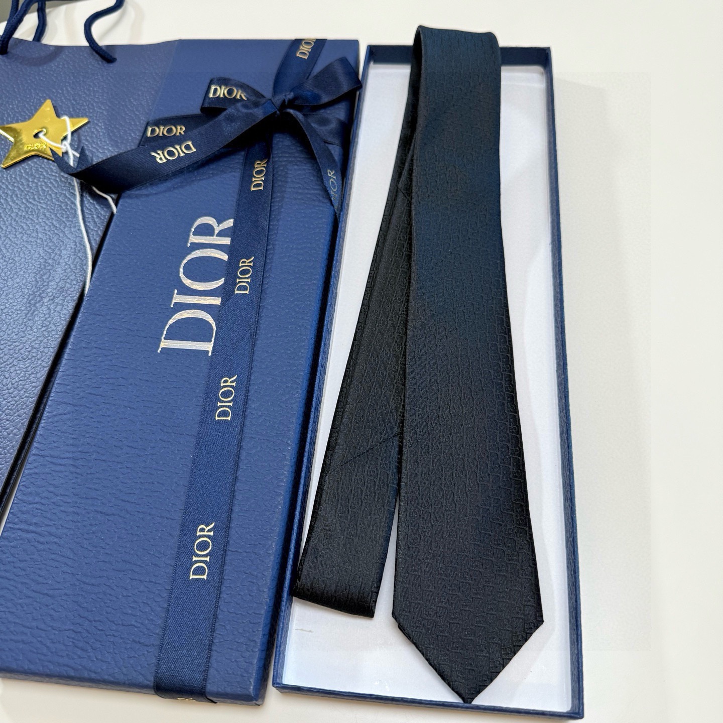 🌾爆款到Dior新款领带 💖💖👔👔Dior男士【Do字母印花领带】，稀有😻😻展现精湛手工与时尚优雅的理想