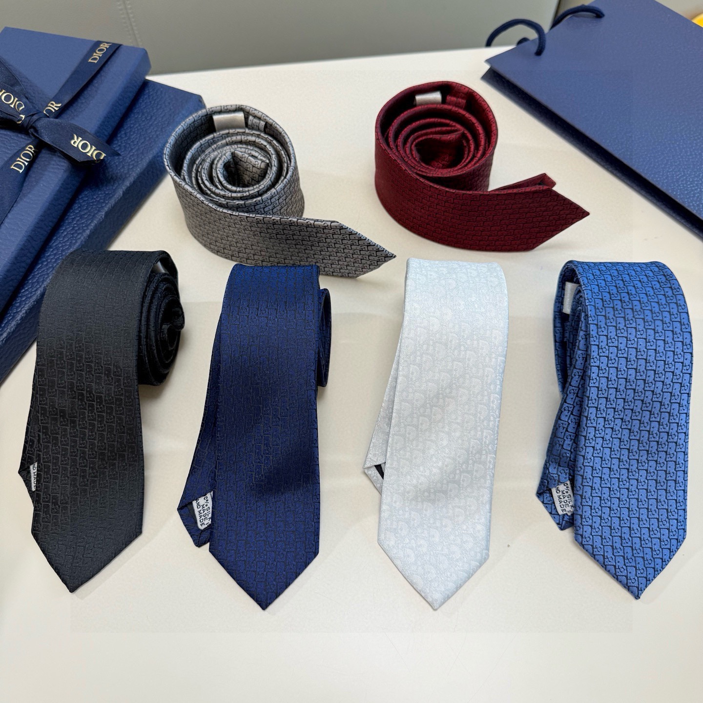 🌾爆款到Dior新款领带 💖💖👔👔Dior男士【Do字母印花领带】，稀有😻😻展现精湛手工与时尚优雅的理想