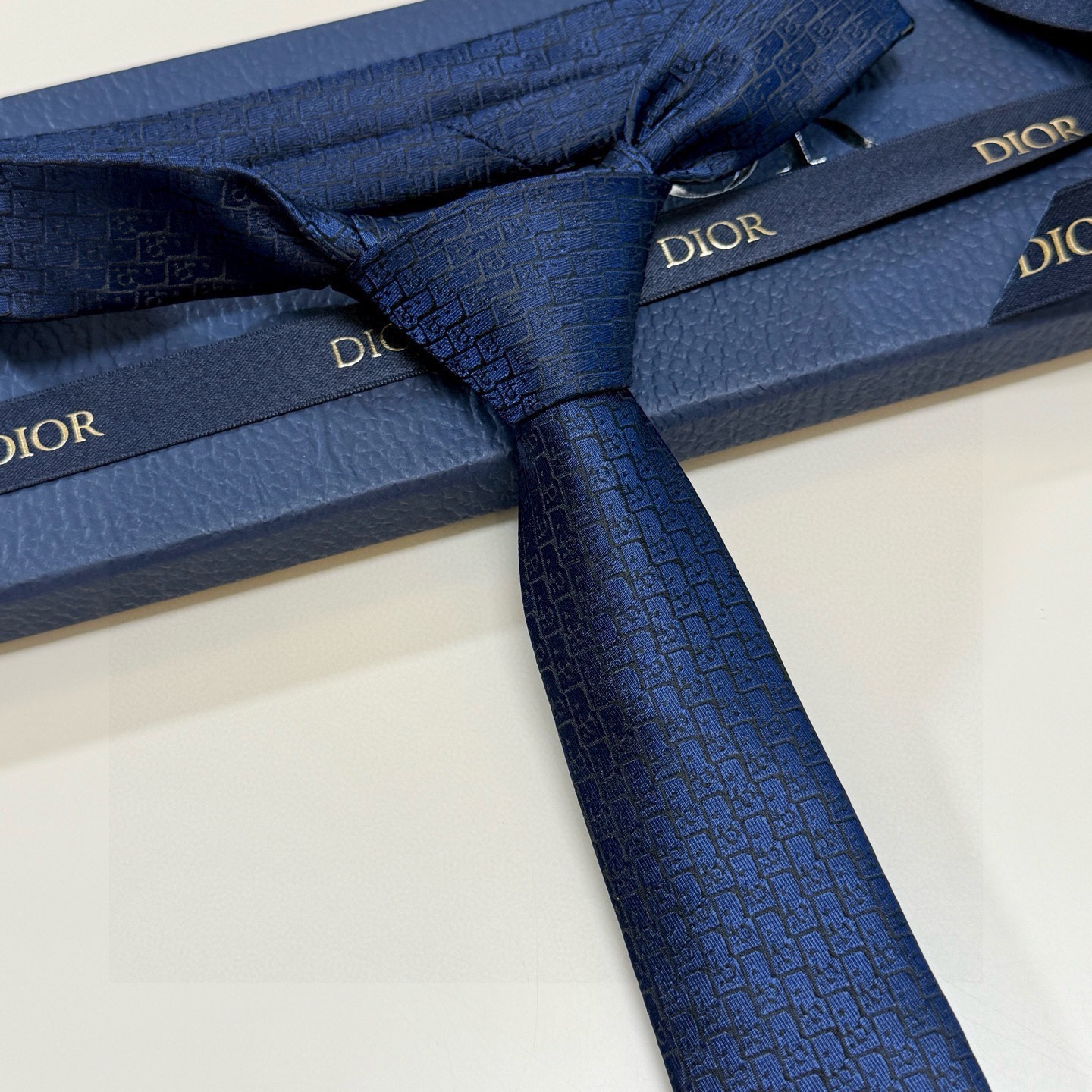 🌾爆款到Dior新款领带 💖💖👔👔Dior男士【Do字母印花领带】，稀有😻😻展现精湛手工与时尚优雅的理想