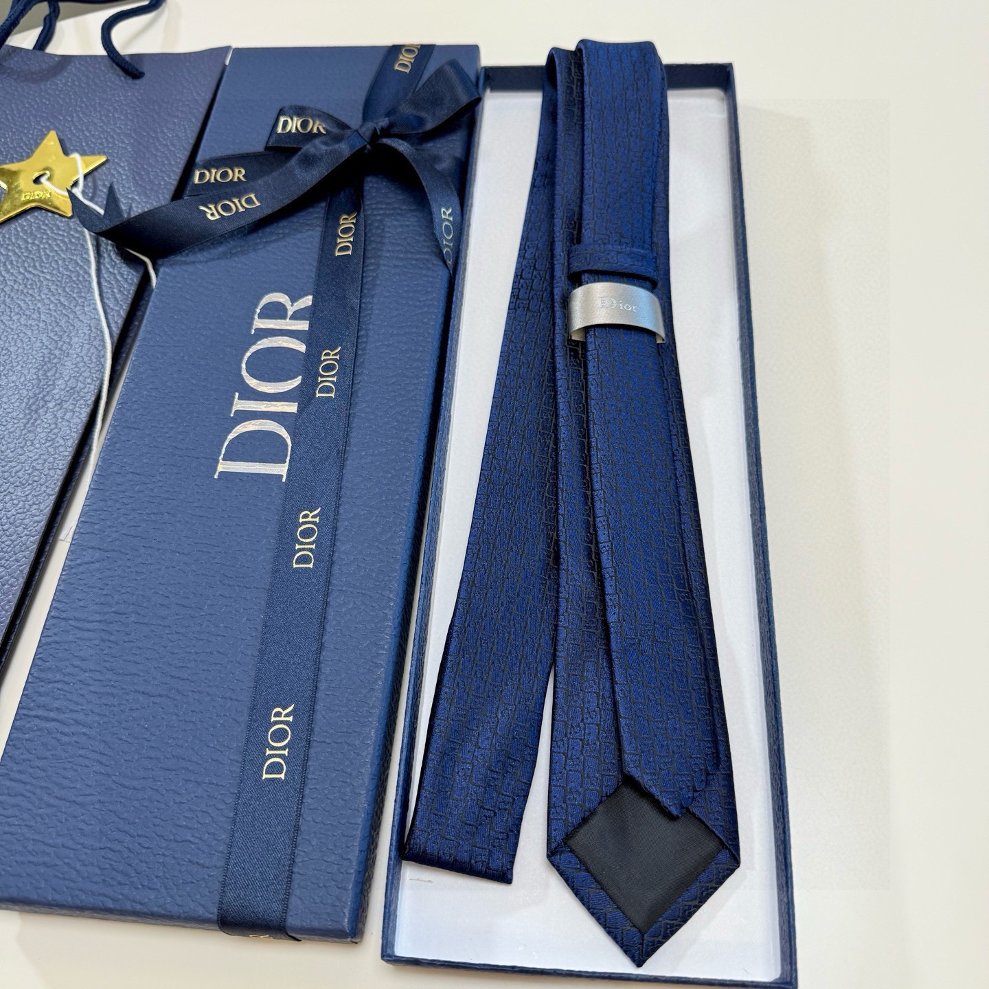 🌾爆款到Dior新款领带 💖💖👔👔Dior男士【Do字母印花领带】，稀有😻😻展现精湛手工与时尚优雅的理想