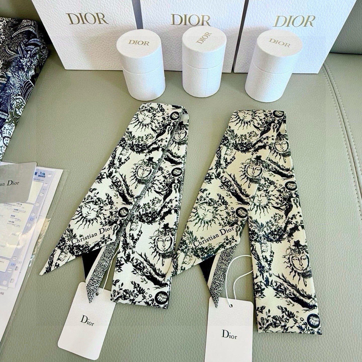 NO:772474,Batch Sun God, real shot, the beauty of the real thing cannot be captured by mobile phone. High quality Dior MITZAH presbyopic fashionable small ribbon [absolutely the best version on the market] fine workmanship, ribbon sharp angles, this upper body effect is also very good, self-recommended~ Double layer 18mm twill silk small ribbon headband #Silk scarf, streamer, hair bundle, dior, real silk19860909批 太阳神,实物拍摄, 手机拍不出实物的美高品质Dior MITZAH老花时髦小丝带【绝对市面最好的版本】做工精细,丝带尖角直,这款上身效果也是非常赞,自留推荐~ 双层18姆米斜纹真丝小丝带束发带 #丝巾丝巾,飘带，发束,dior,real silk,accessory