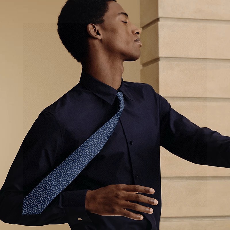 NO:854930,Special counter synchronized new model [Small Anchor Chain Tie] Rare H family has a thousand ties with different prints released every year. From the initial geometric patterns to express equestrian activities, now the styles are much richer, with lively animals or daily life objects as the theme, allowing men to fully display their personality. Top-quality twill silk handmade customization Width: 7 cm Tie, tie, real silk, ties19860909特专柜同步新款【小锚链领带】稀有H家每年都有一千条不同印花的领带面世,从最初的多以几何图案表现骑术活动为主,到如今的款式则丰富得多,以活泼的动物或日常生活 事物为主题,让男士可以充分展示自己个性.顶级斜纹真丝手工定制 宽度:7厘米领带,领带,real silk,ties,accessory