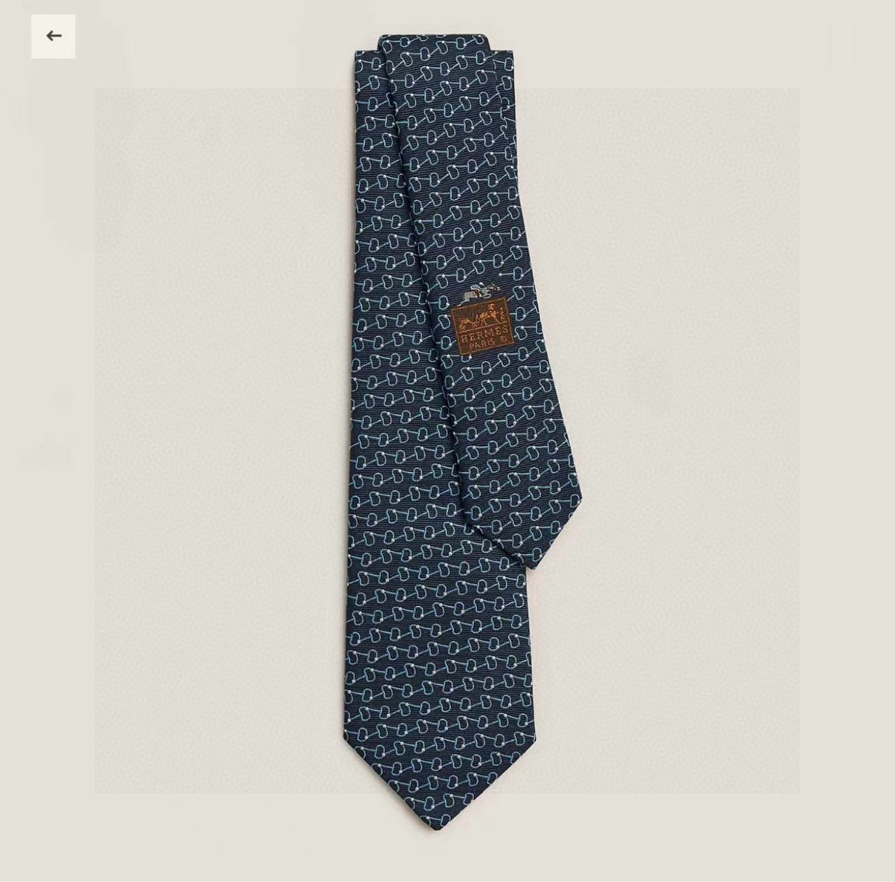 NO:854875,Special counter synchronized new Hermès men’s ties!  The Hermès tie is an indispensable item in every man's wardrobe and the origin of a story. There is only one rule to enjoy wearing it!  Hermès craftsmen in Lyon, France, have been making these ties since 1949. Designed by Philippe Mouquet and Catherine de Karolyi. Made in France. Width 7 cm Ties, ties, hermes, ties19860909特专柜同步新款 爱马仕男士领带！爱马仕领带是每位男士衣橱中不可或缺的单品,也是一段故事的起源.仅有一条规则享受佩戴它的乐趣！自1949年以来,爱马仕在法国里昂的工匠一直在制作这些领带.设计师菲利浦·穆盖（PhilippeMouquet）和凯瑟琳·德·卡罗伊（CatherinedeKarolyi)法国制造.宽度7厘米领带,领带,hermes,ties,accessory