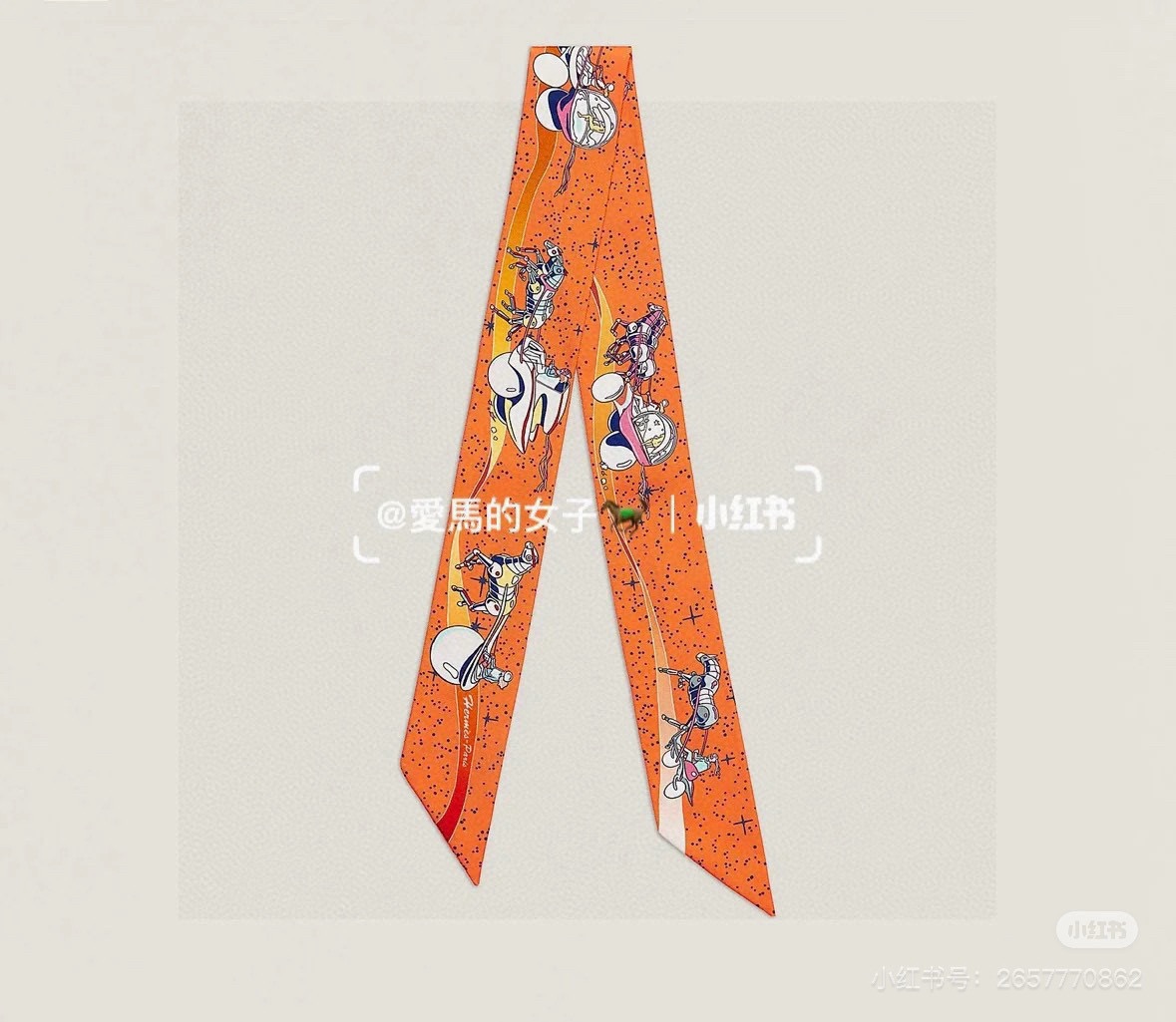 NO:921414,First batch of Hermes 'Space Horse Racing' Twilly small silk scarf Twilly small silk scarf (mulberry silk) heavyweight 18 mm twill fabric This small silk accessory can be worn in ever-changing ways and can add smartness and fun to your daily style!  Made in France. Designer Ugo Bienvenu. Size approx. 5 x 86 cm. Silk scarf, ribbon, hair bundle, hermes, hermes, real silk19860909批爱马仕Hermes “太空赛马”Twilly小丝巾 Twilly小丝巾（桑蚕丝）重磅18姆米斜纹面料 这款小巧的真丝配饰佩戴方式千变万化,可为您的日常造型增添灵动妙趣！ 法国制造. 设计师乌戈·比安维奴（Ugo Bienvenu） 尺寸约5 x 86厘米丝巾,飘带，发束,hermes,hermes,real silk,accessory
