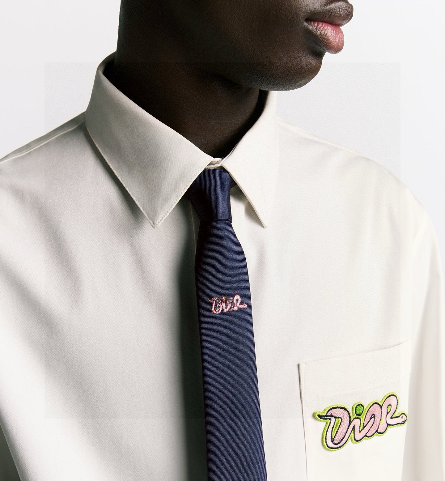 NO:942250,Official synchronized new tie, 2025 Dior new tie for the Year of the Snake. Dior men's rare and ideal choice to show exquisite craftsmanship and fashionable elegance. This tie is made of the DO family's most classic and iconic LOGO jacquard, which is interpreted in the same tone to show a more elegant style. It allows men to fully display their personality. Top-quality handmade custom ties, ties, dior, dior, ties19860909官方同步新款领带,2025蛇年迪奥新款领带 Dior男士稀有展现精湛手工与时尚优雅的理想选择,这款采用DO家最经典极具标志性LOGO提花制成的领带,以同色调手法演绎的更显雅致风范.让男士可以充分展示自己个性.顶级手工定制领带,领带,dior,dior,ties,accessory