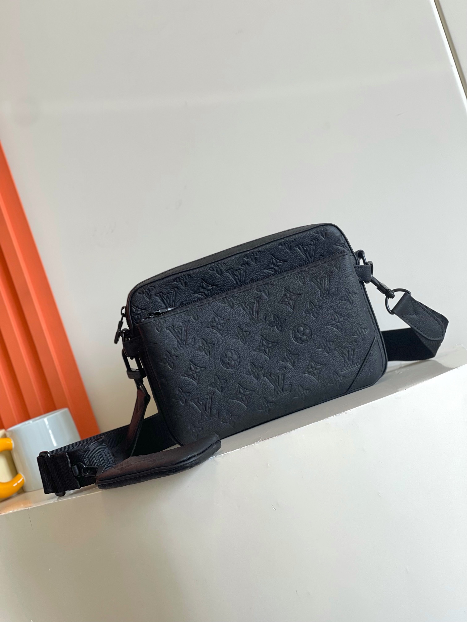 Louis Vuitton Messenger Bags Black Cowhide Fabric M46602