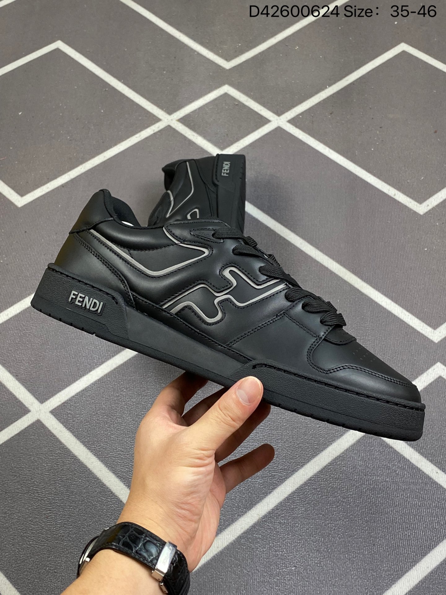 300 A2 广东原装品质 芬迪 Fendi Flair Leather Sneaker Low 弗莱尔系列低帮运动板鞋“皮革生胶”