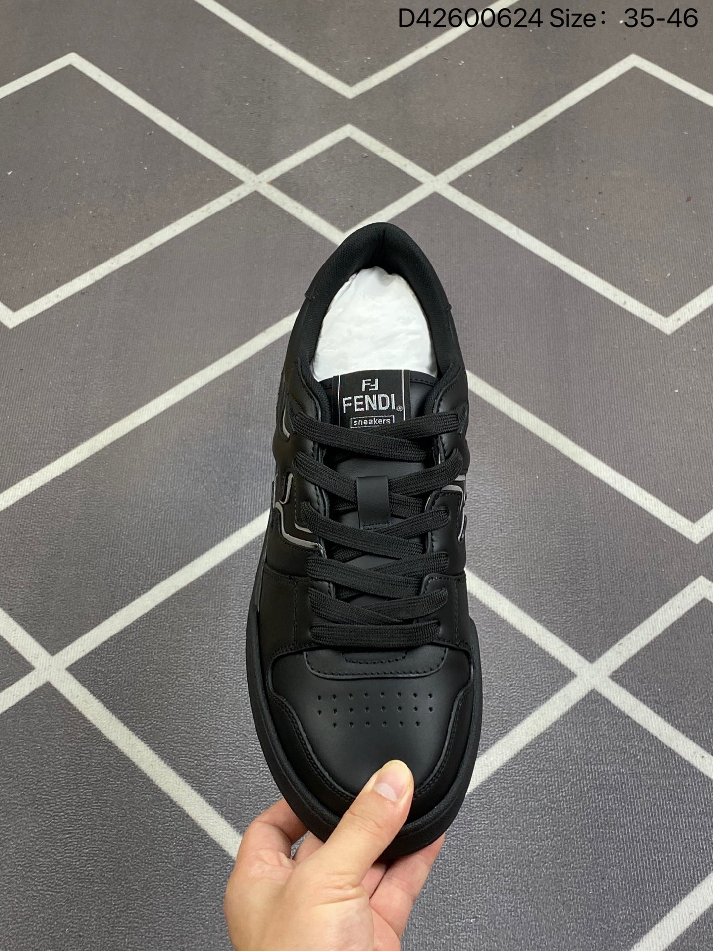 300 A2 广东原装品质 芬迪 Fendi Flair Leather Sneaker Low 弗莱尔系列低帮运动板鞋“皮革生胶”