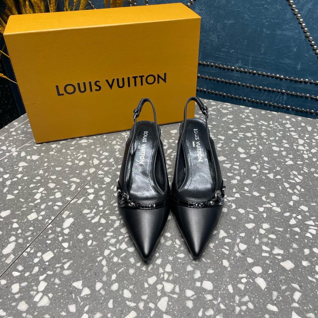 NO:171362,The highest-end version is launched. The color is elegant and suitable for matching many clothing [Love][Love][Love][Love] Original shoe development last shape. The overall line is smooth. Developed according to the original fastener. Upper: Sheepskin Fastener: Original mold opening inner sheepskin Outsole leather outsole heel 5.5cm. Size 35-42 (40.41.42 order without return) Price:, Sandals, louis vuitton, louis vuitton, sandals, sheepskin, Leather soles19860909驴家系列推出 最高端版本颜色高雅,适合搭配很多服装[爱心][爱心][爱心] 原鞋开发楦型 整体线条流畅 按原版扣件开发 鞋面:羊皮 扣件:原版开模 内里羊皮 大底真皮大底 跟高中跟5.5cm 码数35-42（40.41.42订不退换） 价格:,凉鞋,louis vuitton,louis vuitton,sandals,sheepskin,Leather soles,Women's Shoes