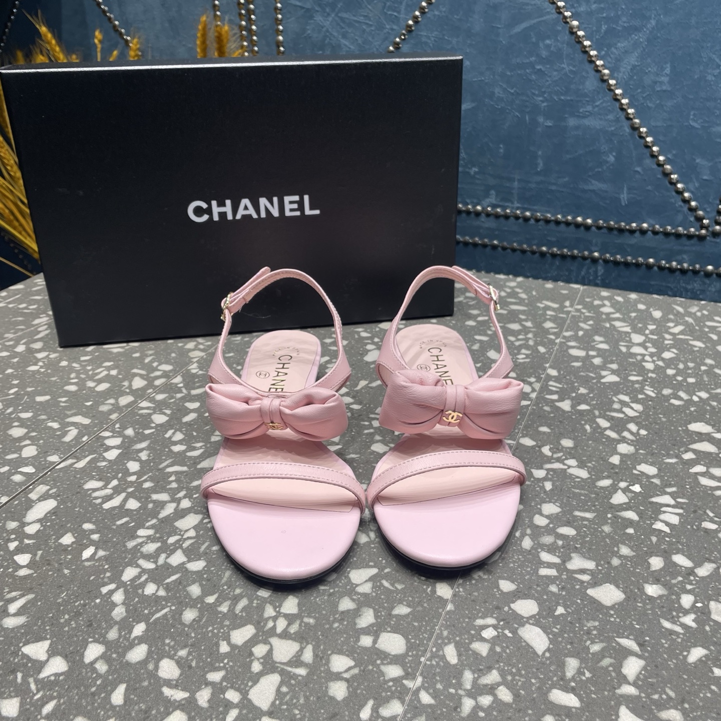 NO:252231,Chane's new style cowhide leather fabric genuine leather outsole heel height 2.5 35-42 sizes, sandals, chanel, sandals, cowhide, Leather soles19860909Chane*小香新款 牛皮面料 真皮大底 跟高2.5 35-42码数,凉鞋,chanel,sandals,cowhide,Leather soles,Women's Shoes