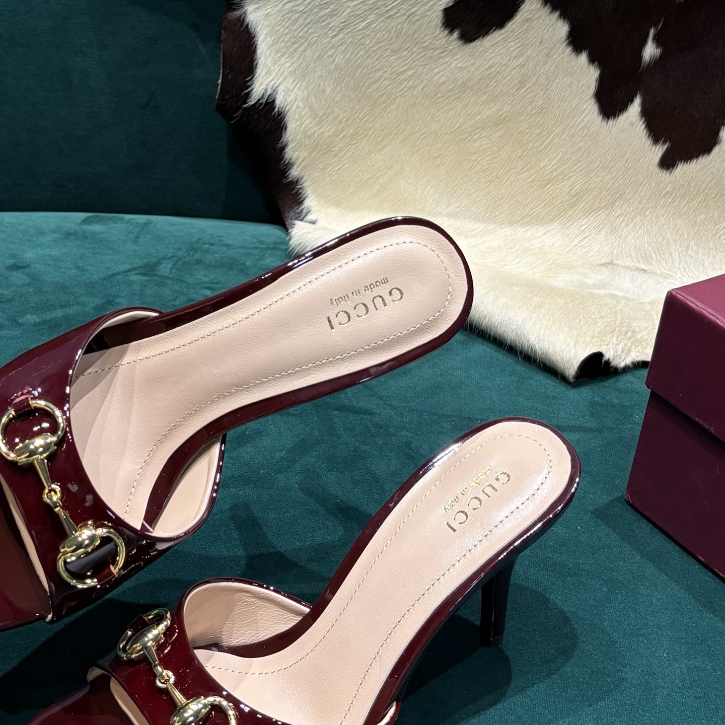 Gucci Style Red Leather Women's Shoes style reference detail image 6 from source 784645