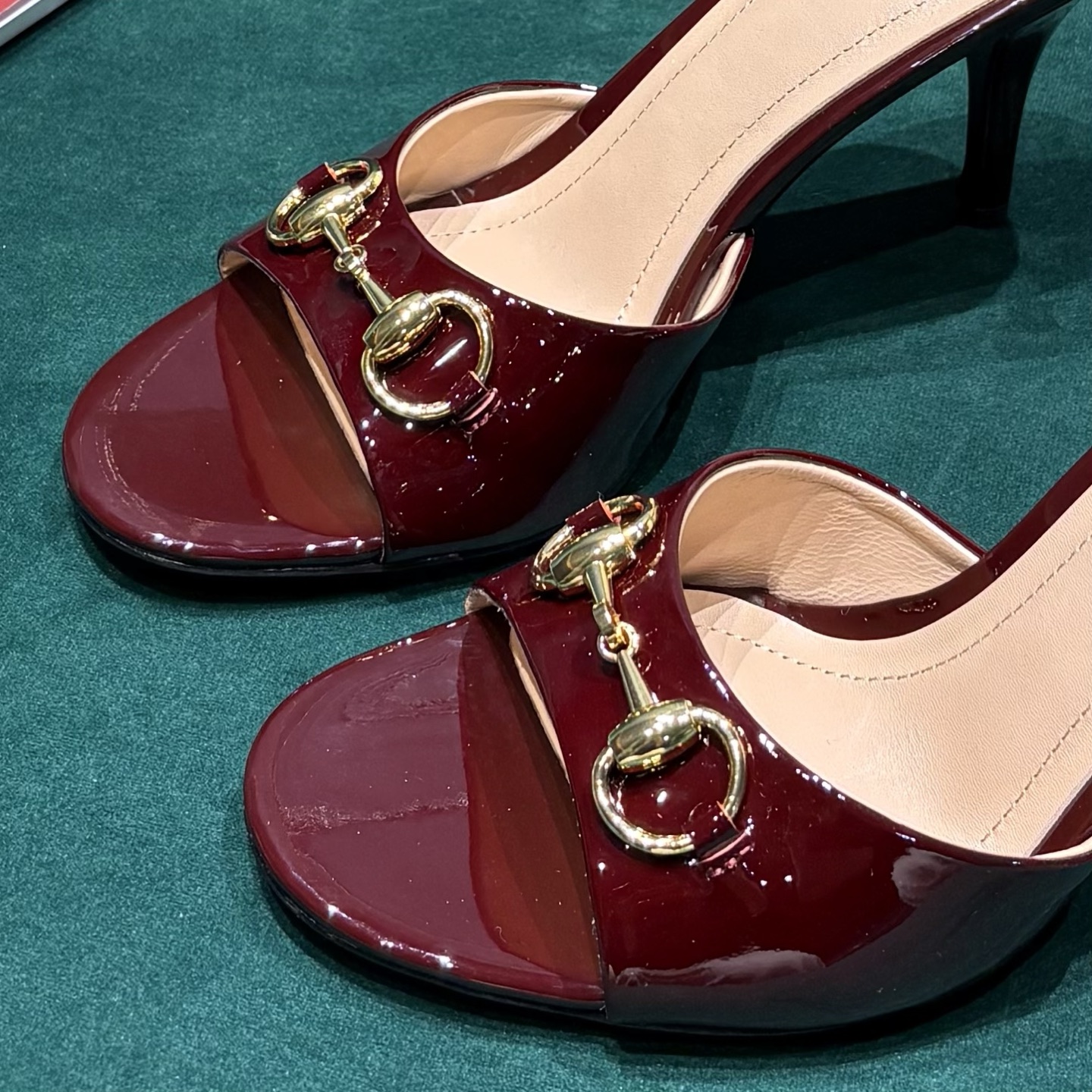 Gucci Style Red Leather Women's Shoes style reference detail image 5 from source 784645