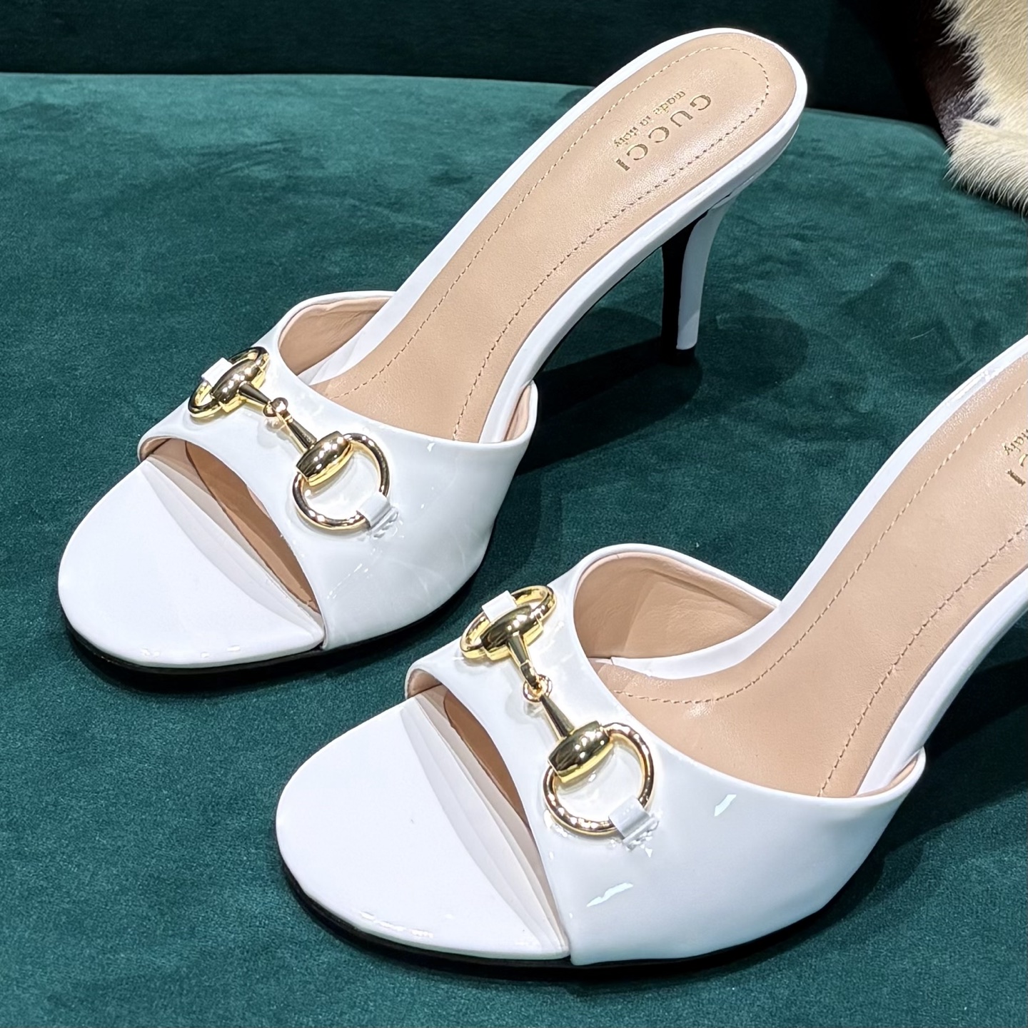 Gucci Style Red Leather Women's Shoes style reference detail image 5 from source 784646