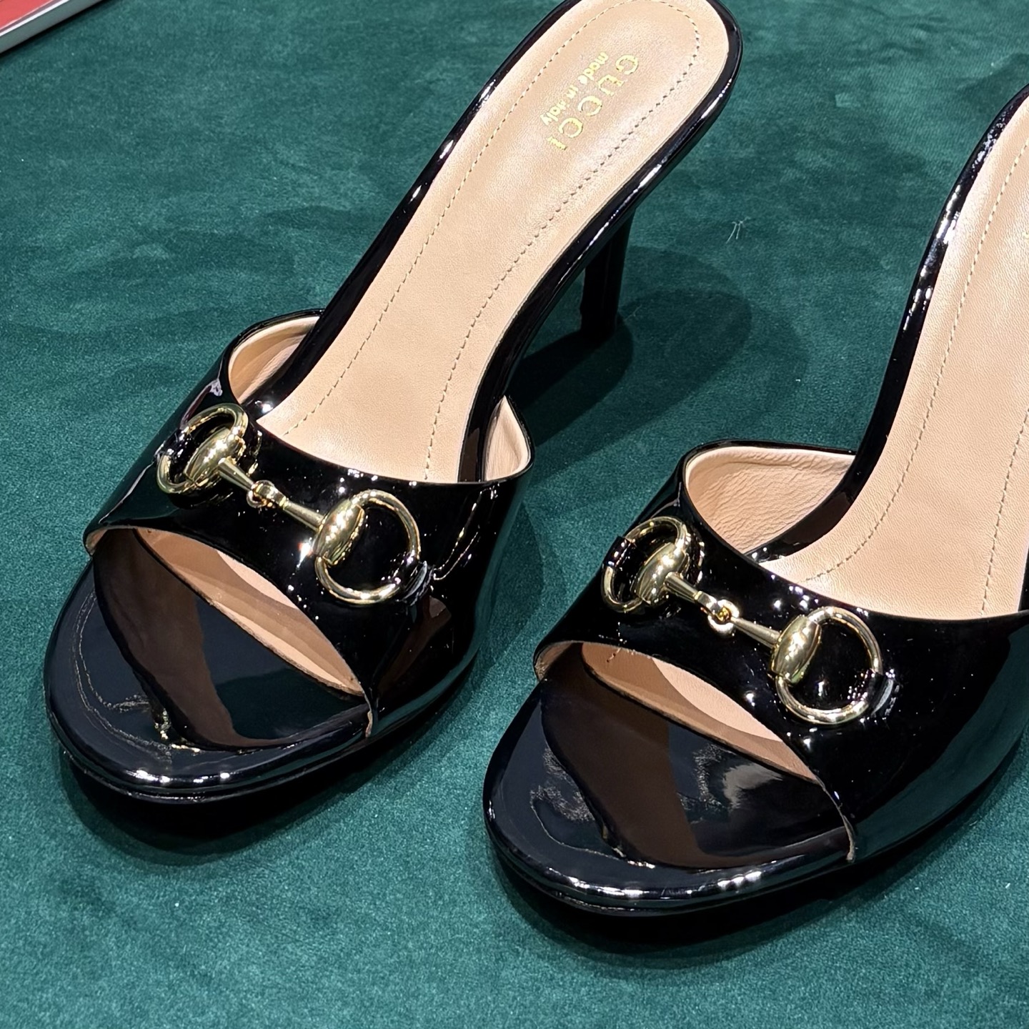 Gucci Style Red Leather Women's Shoes style reference detail image 5 from source 784647
