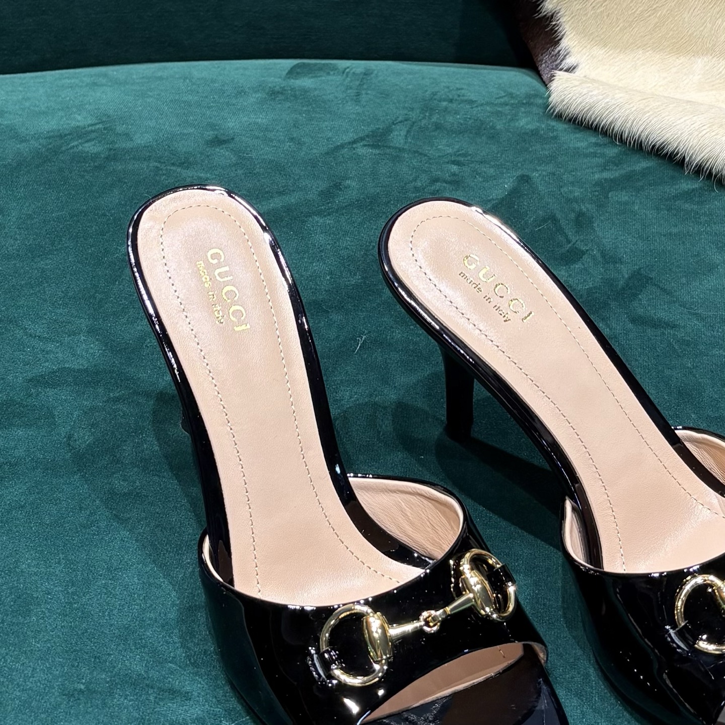 Gucci Style Red Leather Women's Shoes style reference detail image 6 from source 784647