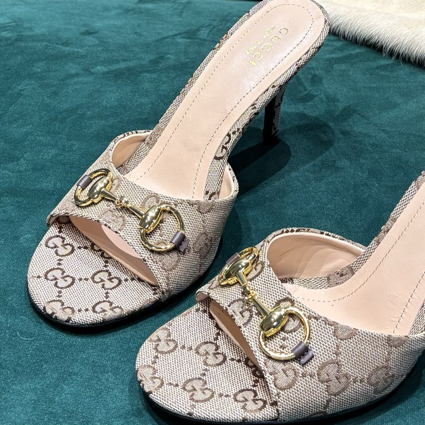 Gucci Style Red Leather Women's Shoes style reference detail image 5 from source 784648