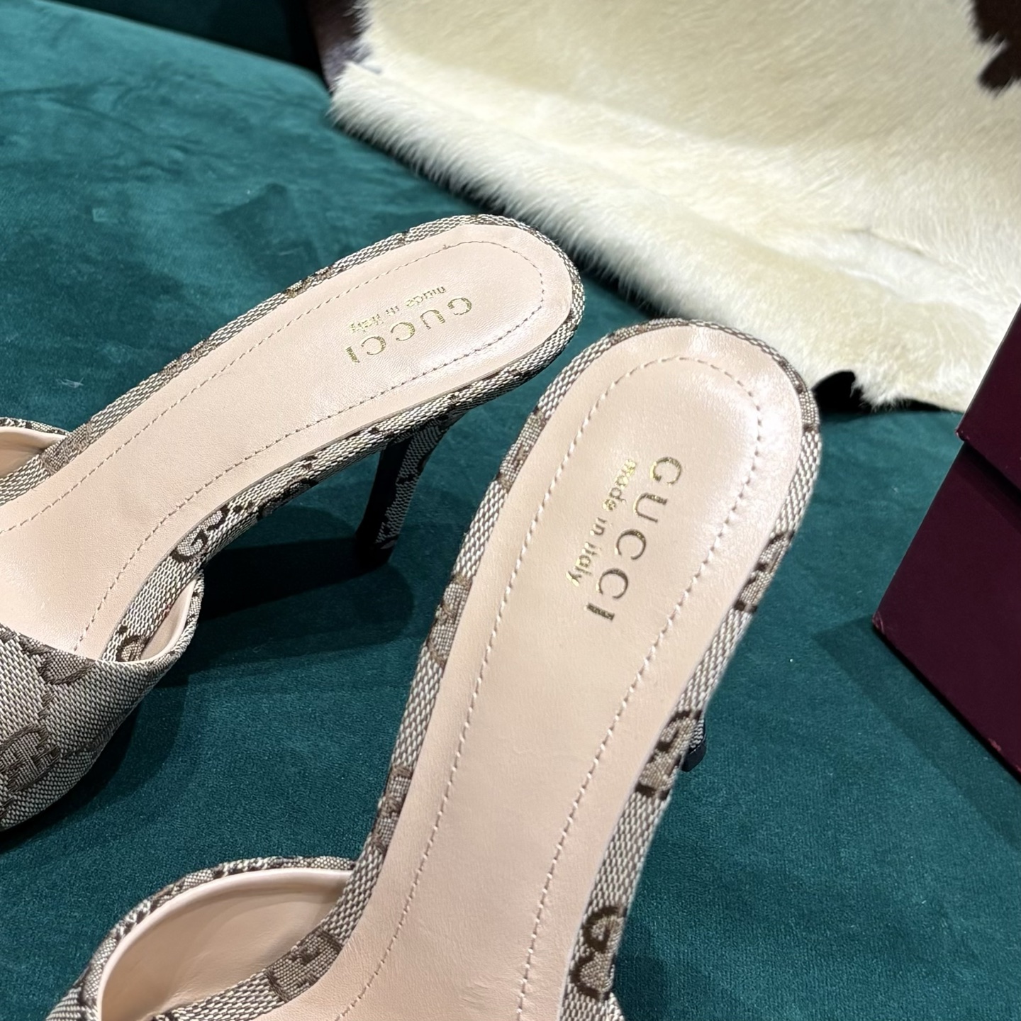 Gucci Style Red Leather Women's Shoes style reference detail image 6 from source 784648