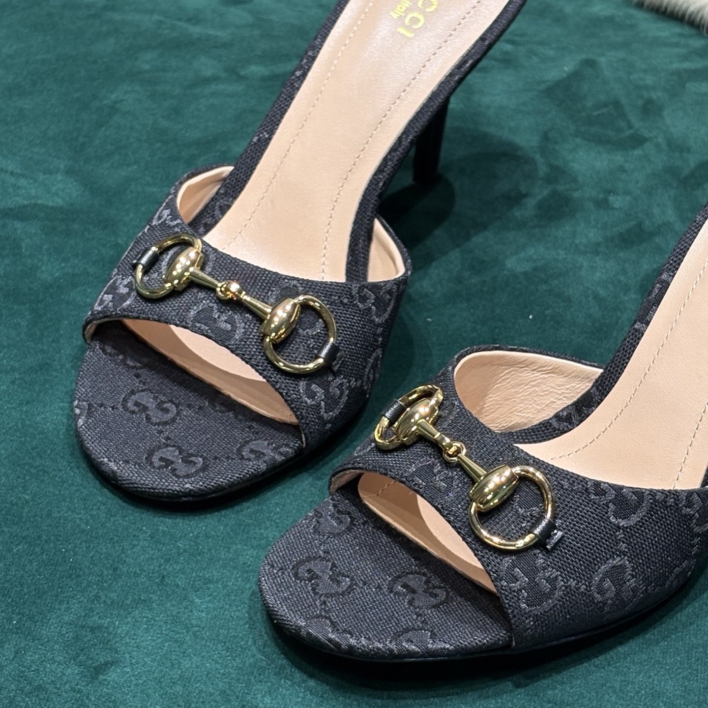 Gucci Style Red Leather Women's Shoes style reference detail image 5 from source 784651