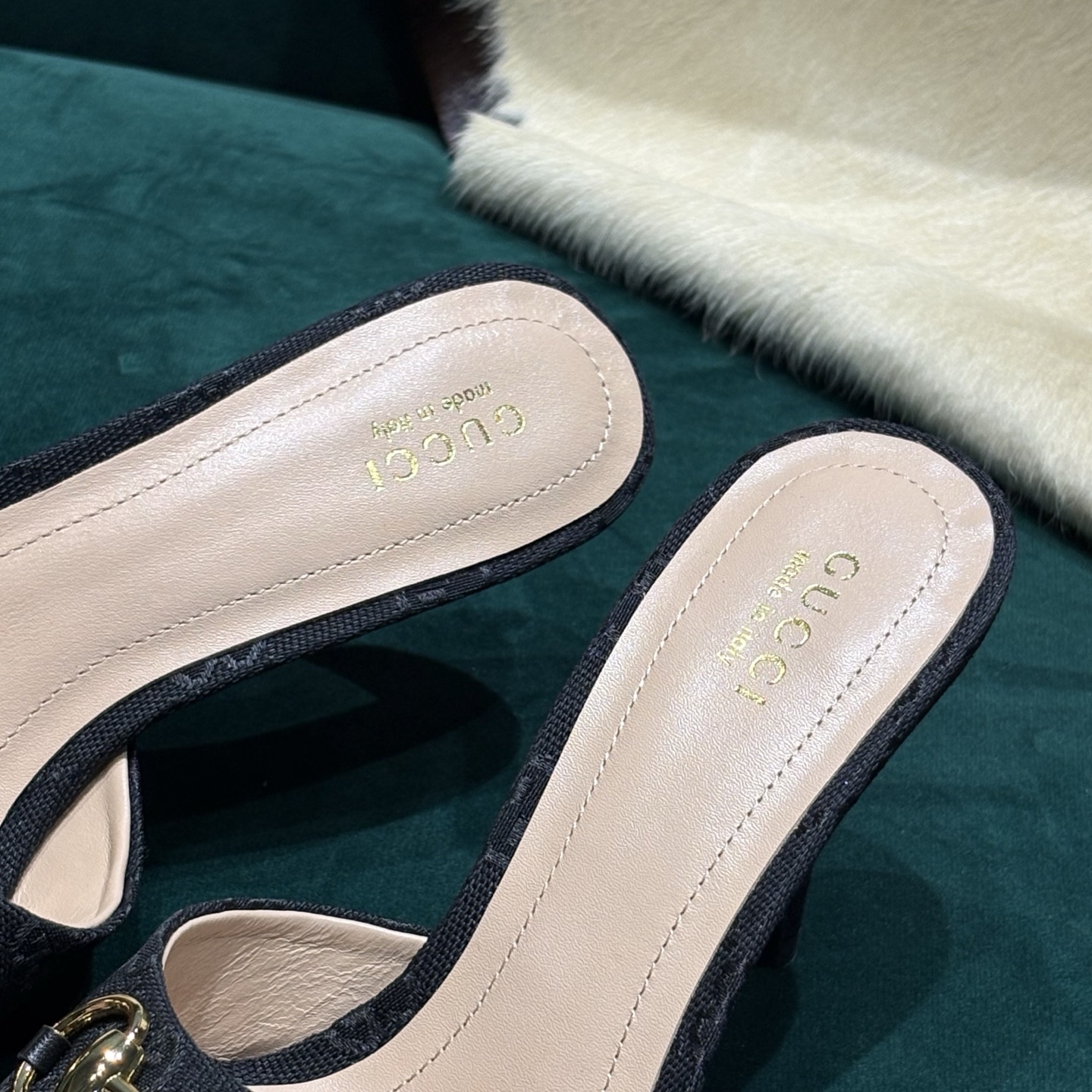 Gucci Style Red Leather Women's Shoes style reference detail image 6 from source 784651