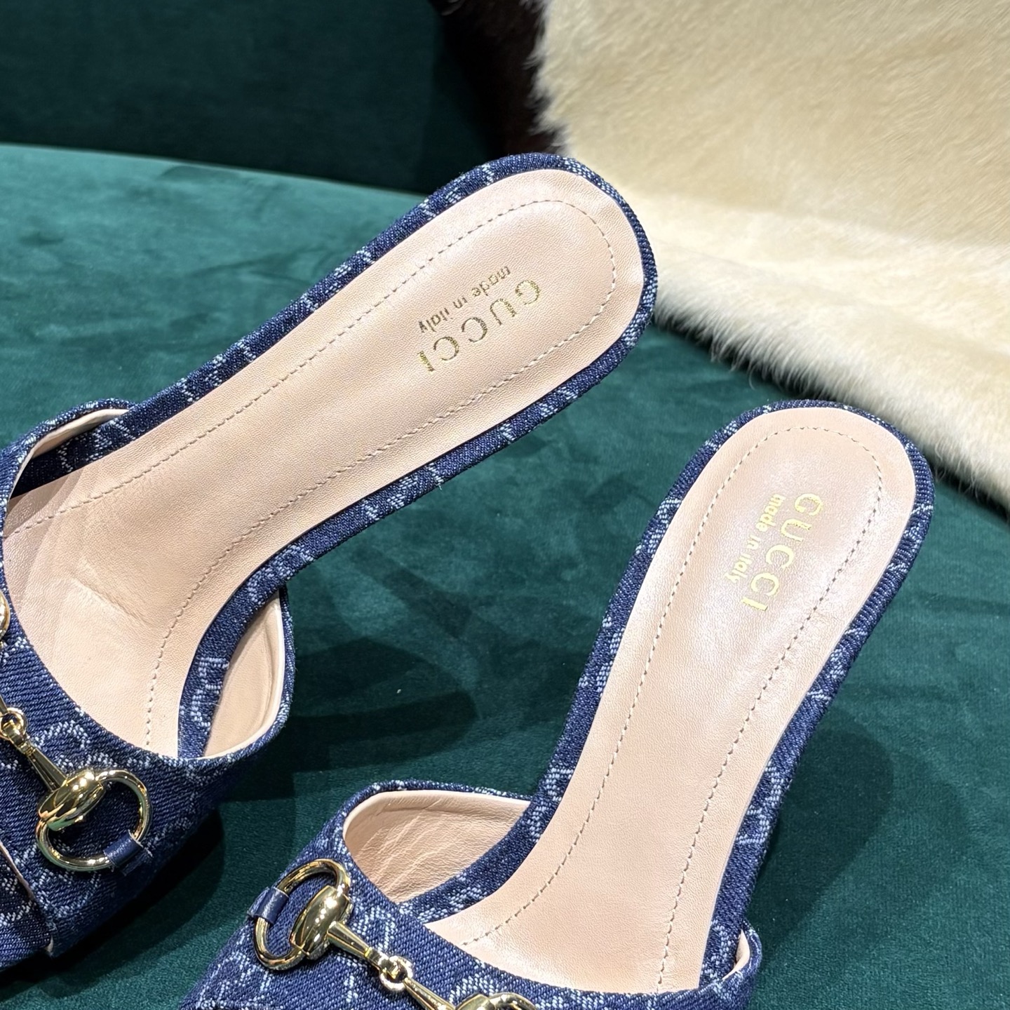 Gucci Style Red Leather Women's Shoes style reference detail image 6 from source 784652