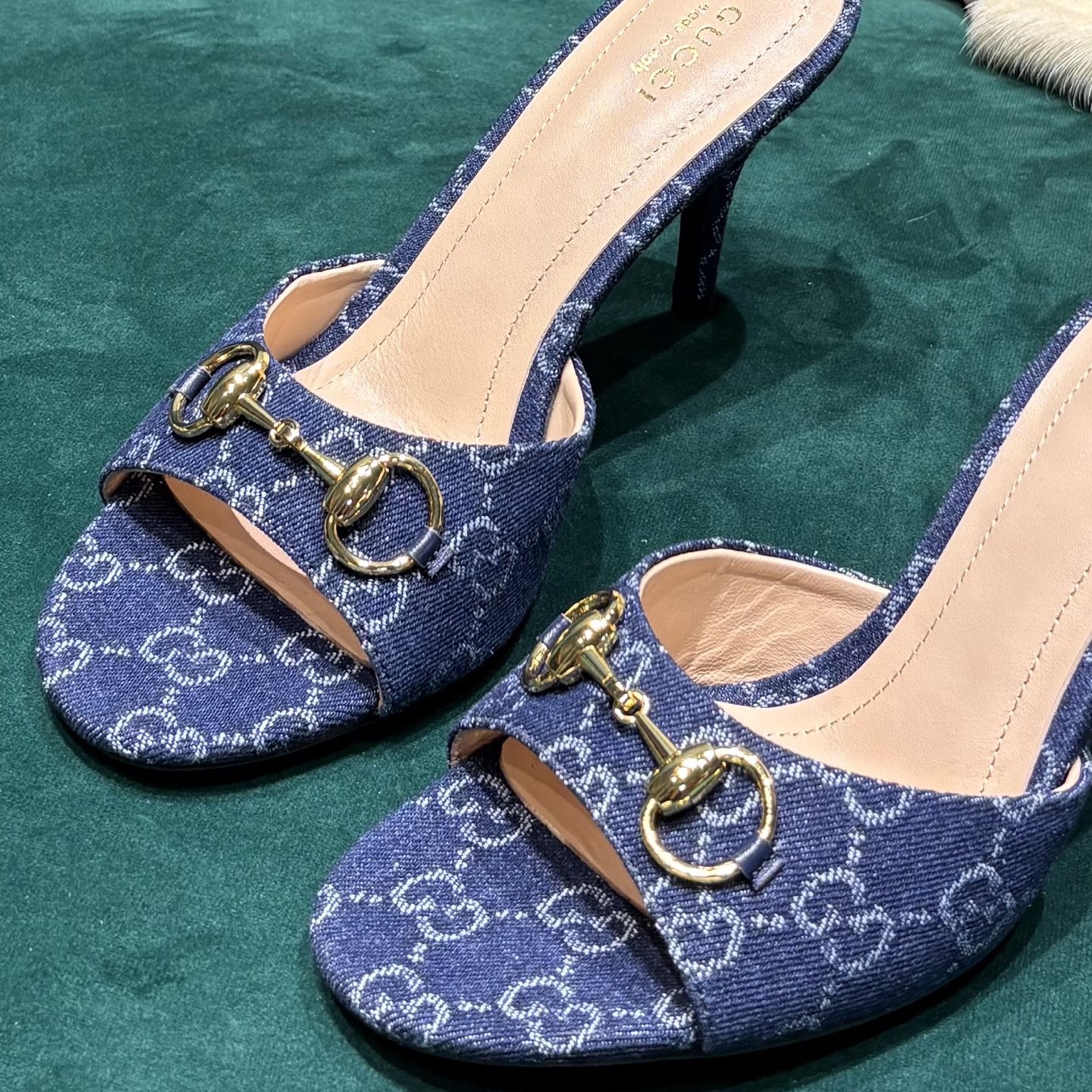 Gucci Style Red Leather Women's Shoes style reference detail image 5 from source 784652